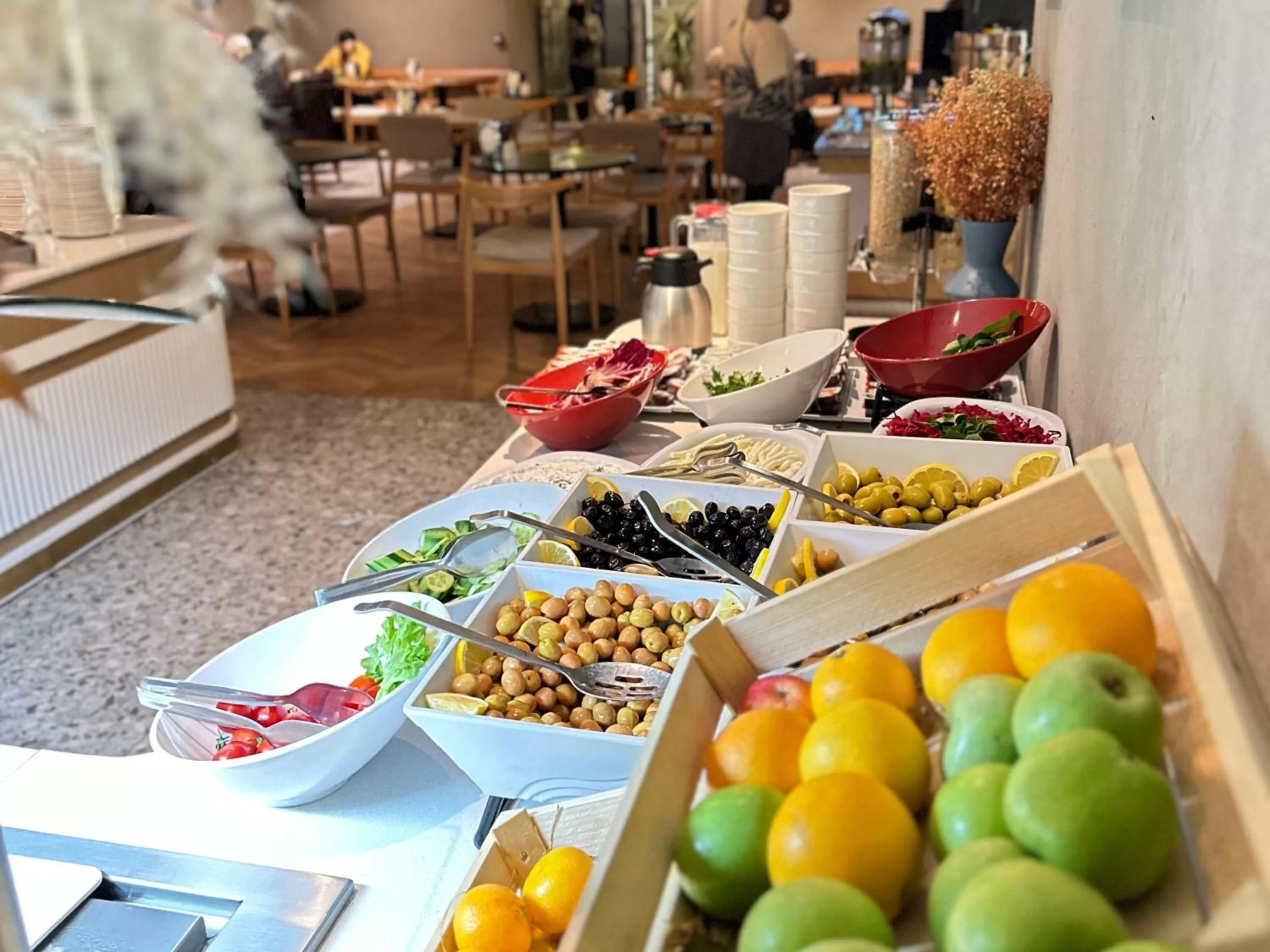 Restaurant/places to eat in Edition Old City Hotel