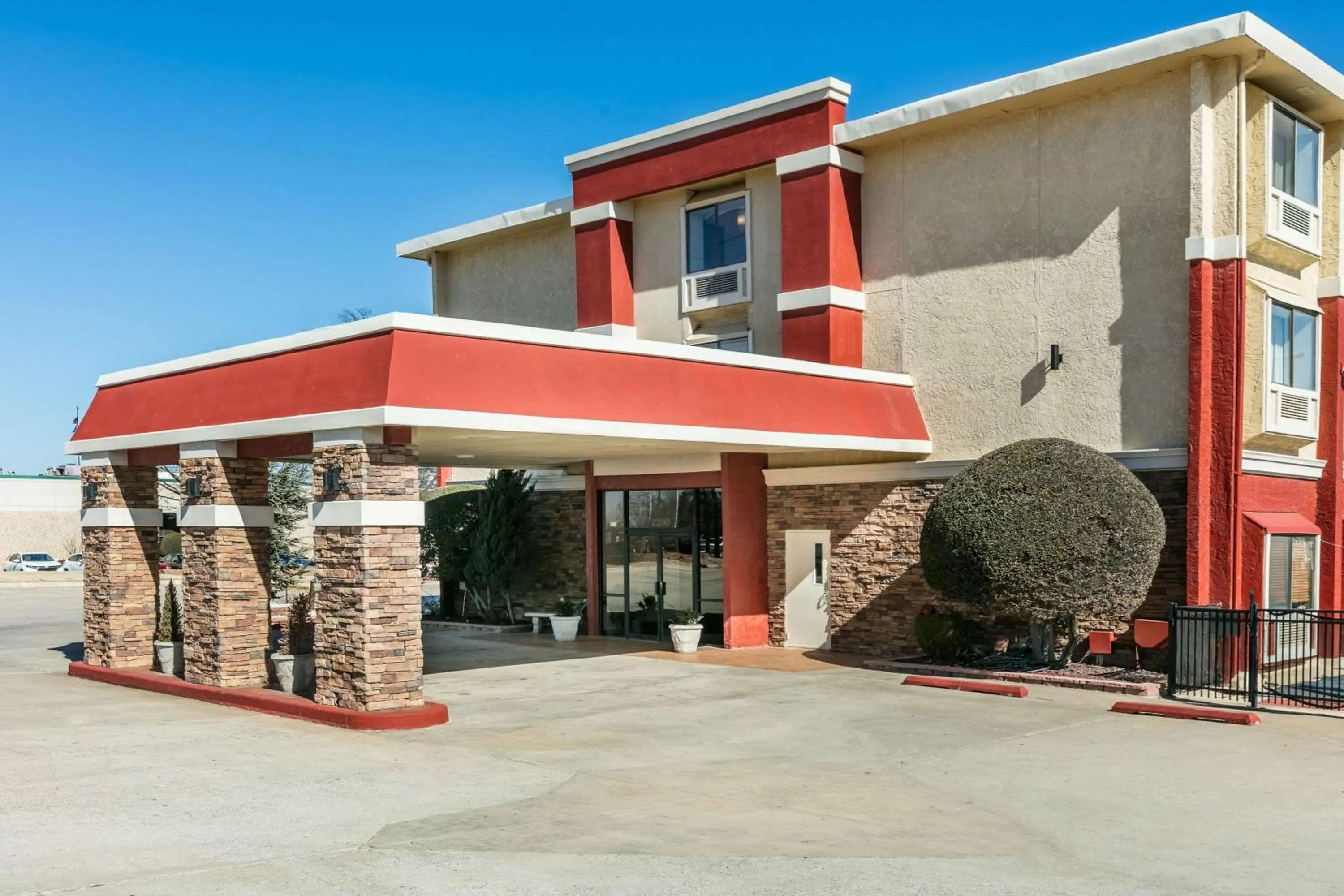 Property building in Ramada by Wyndham Oklahoma City Airport North