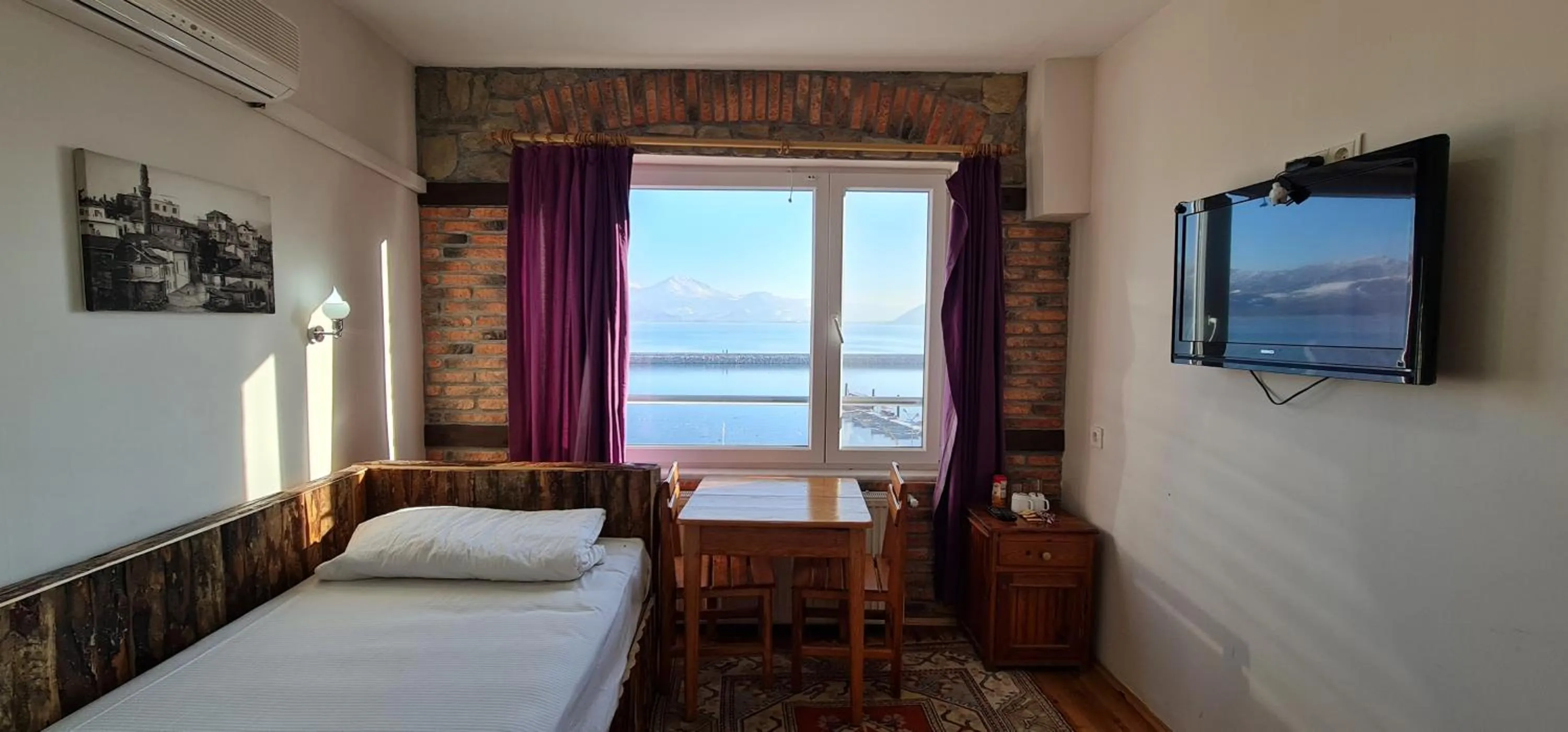 Lake view, Bed in Lale Pension