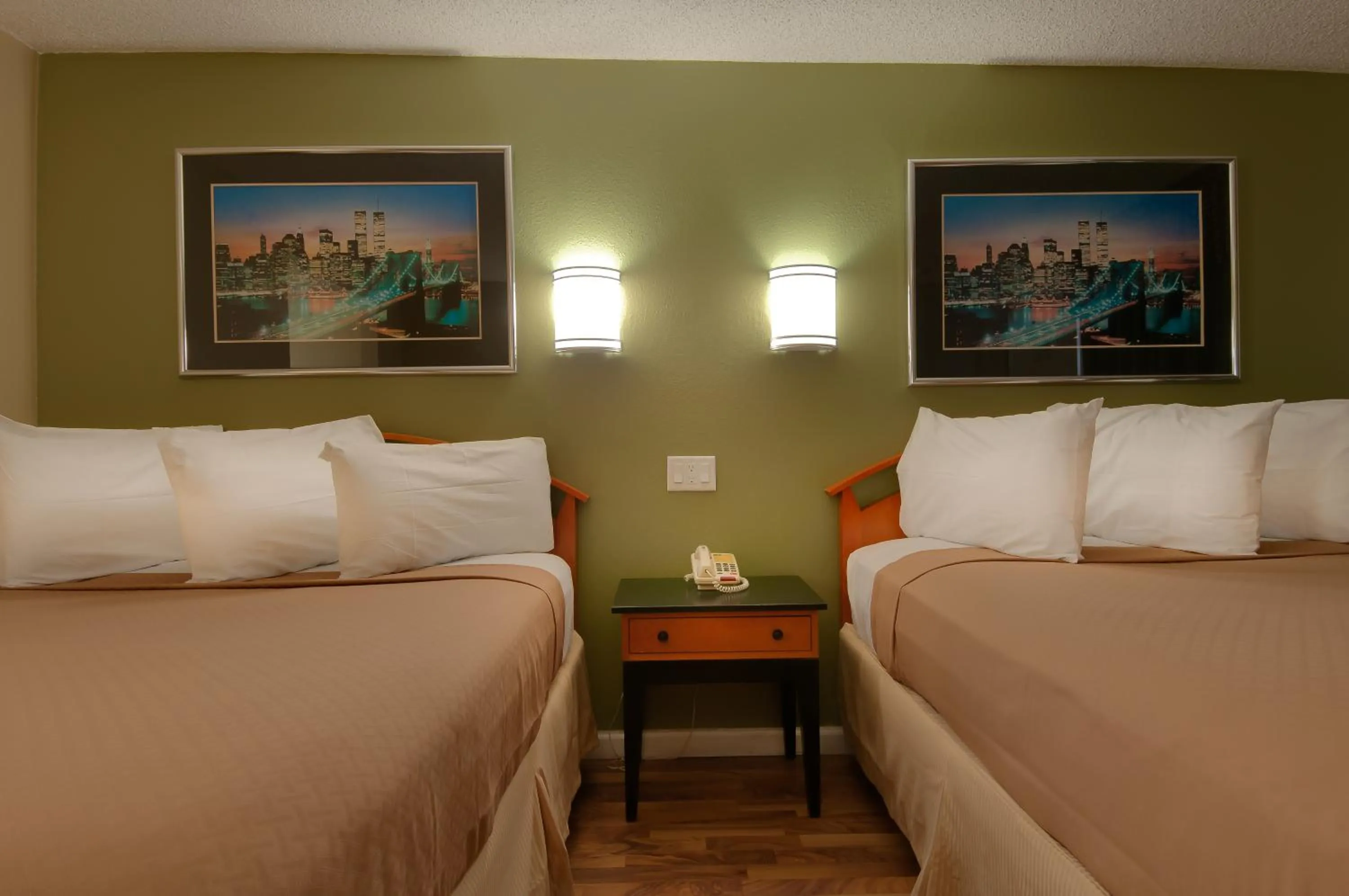 Deluxe Two Queen Kitchenette Non-Smoking in Vagabond Inn Bakersfield South