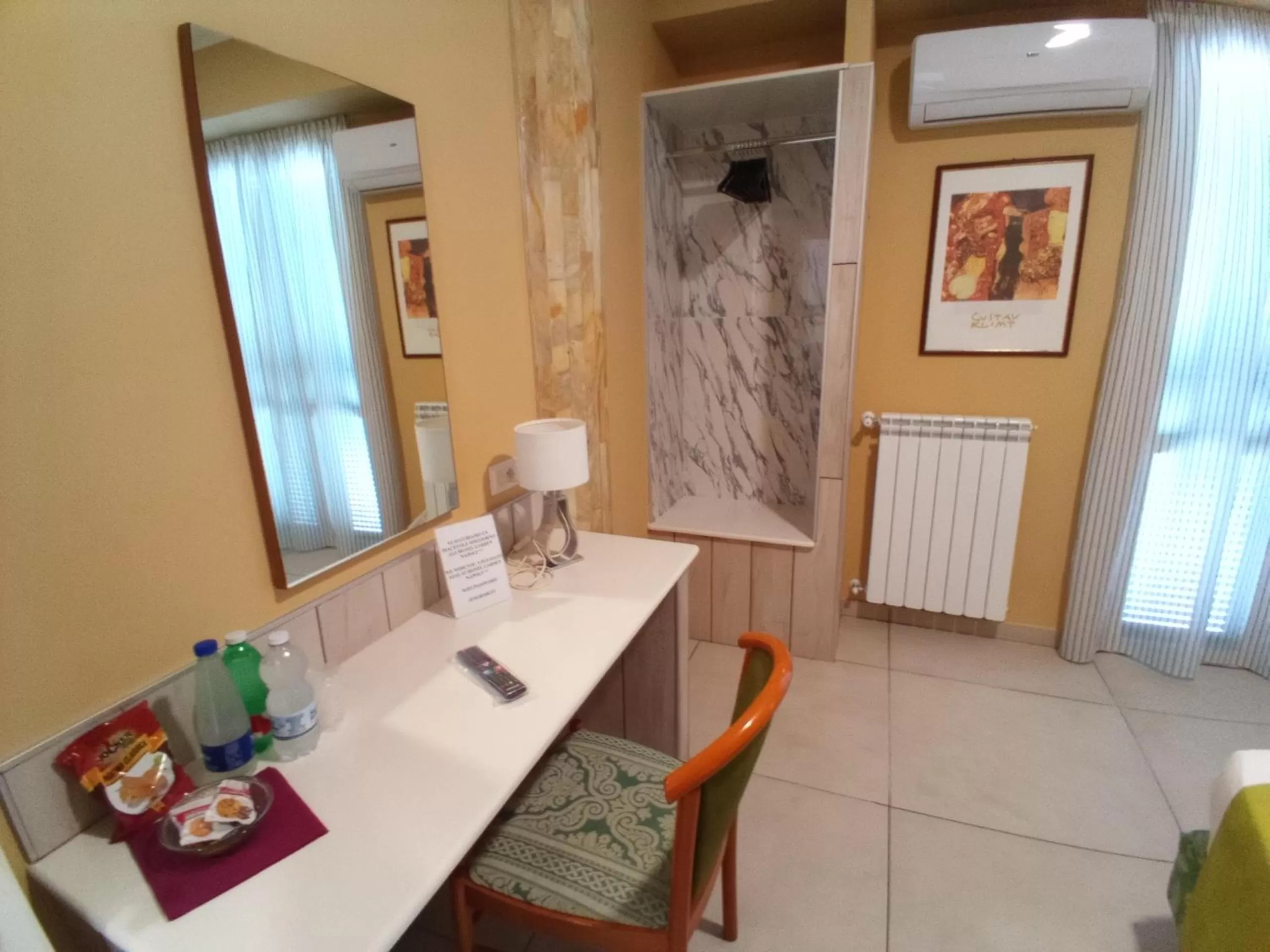 Photo of the whole room in Hotel Garden Napoli