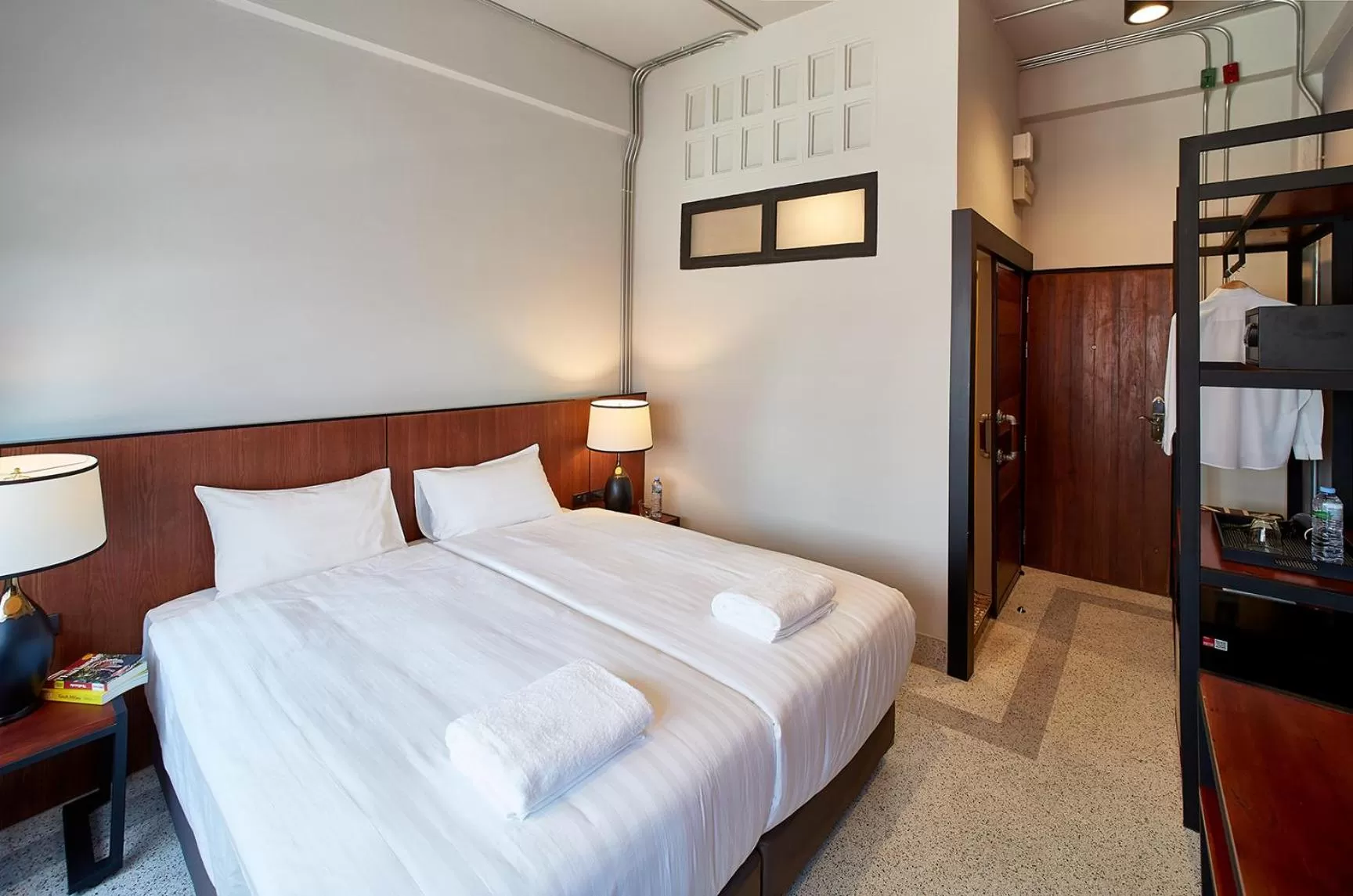 Bedroom, Bed in W22 by Burasari