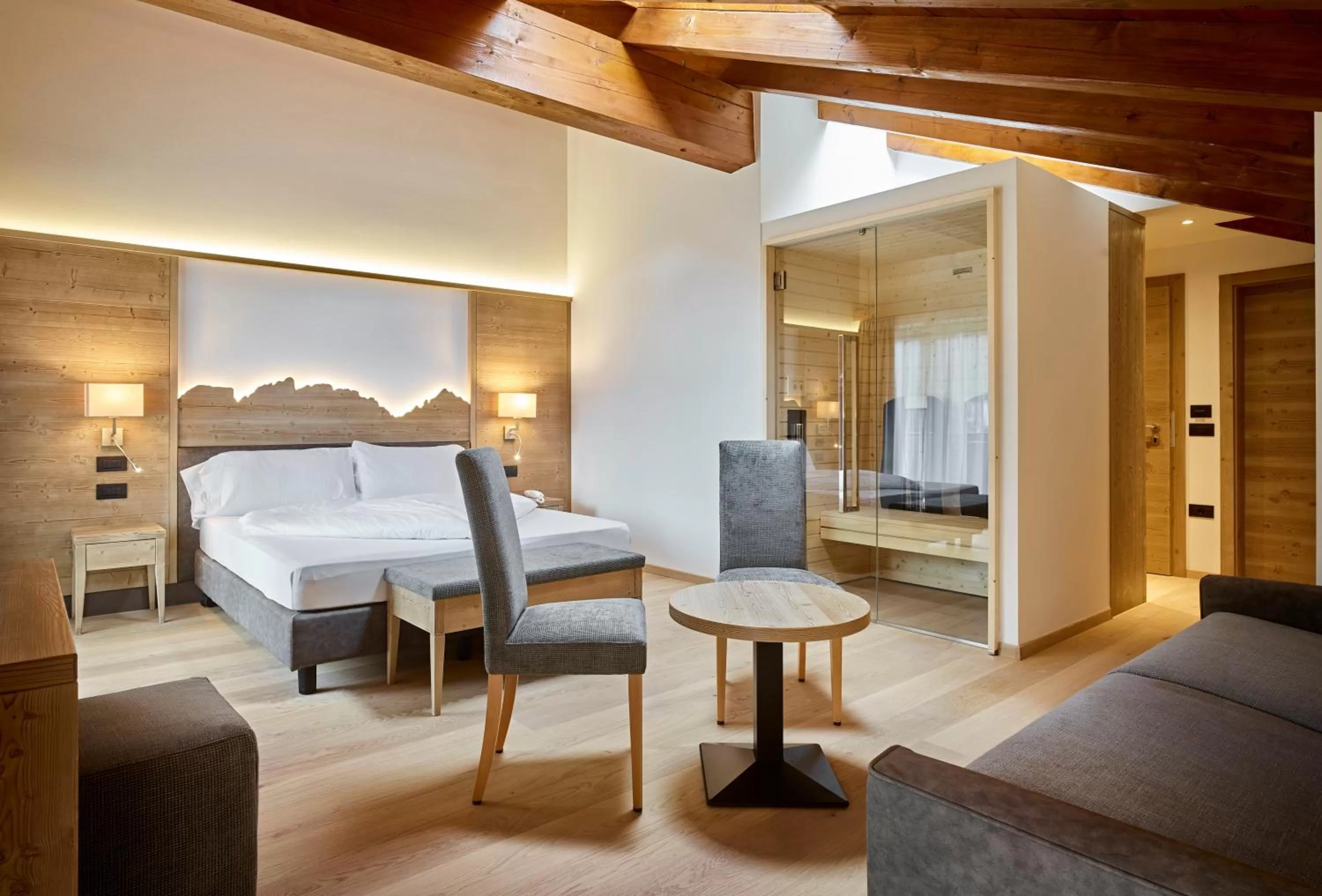 Photo of the whole room, Bed in Hotel Shandranj