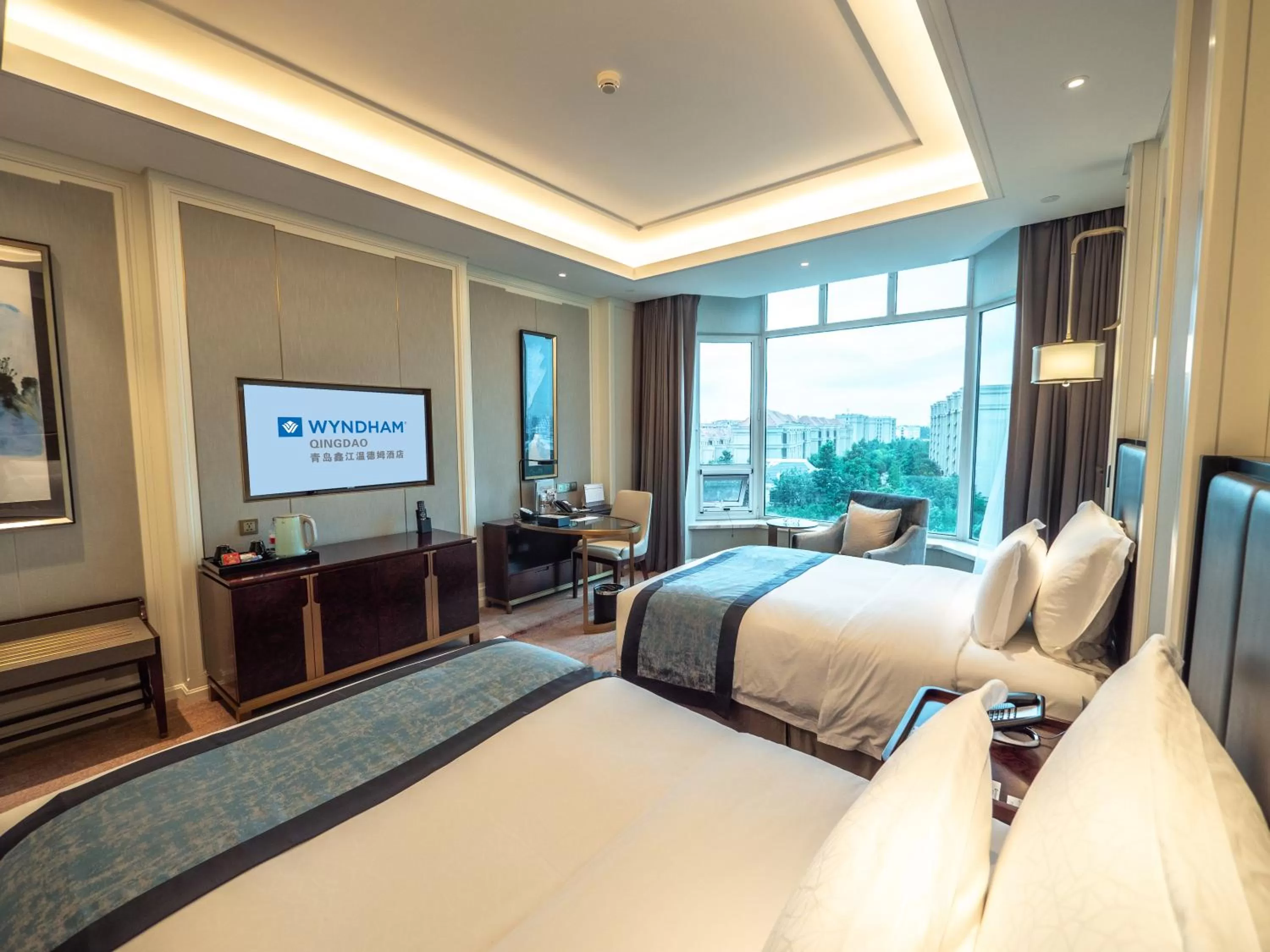 Photo of the whole room, Bed in Wyndham Qingdao l Free Fixed-Time Shuttle Service Between Hotel and Airport & North Railway Station l Outdoor Children's Amusement Park l 1-Hour Play Snooker or Table Tennis