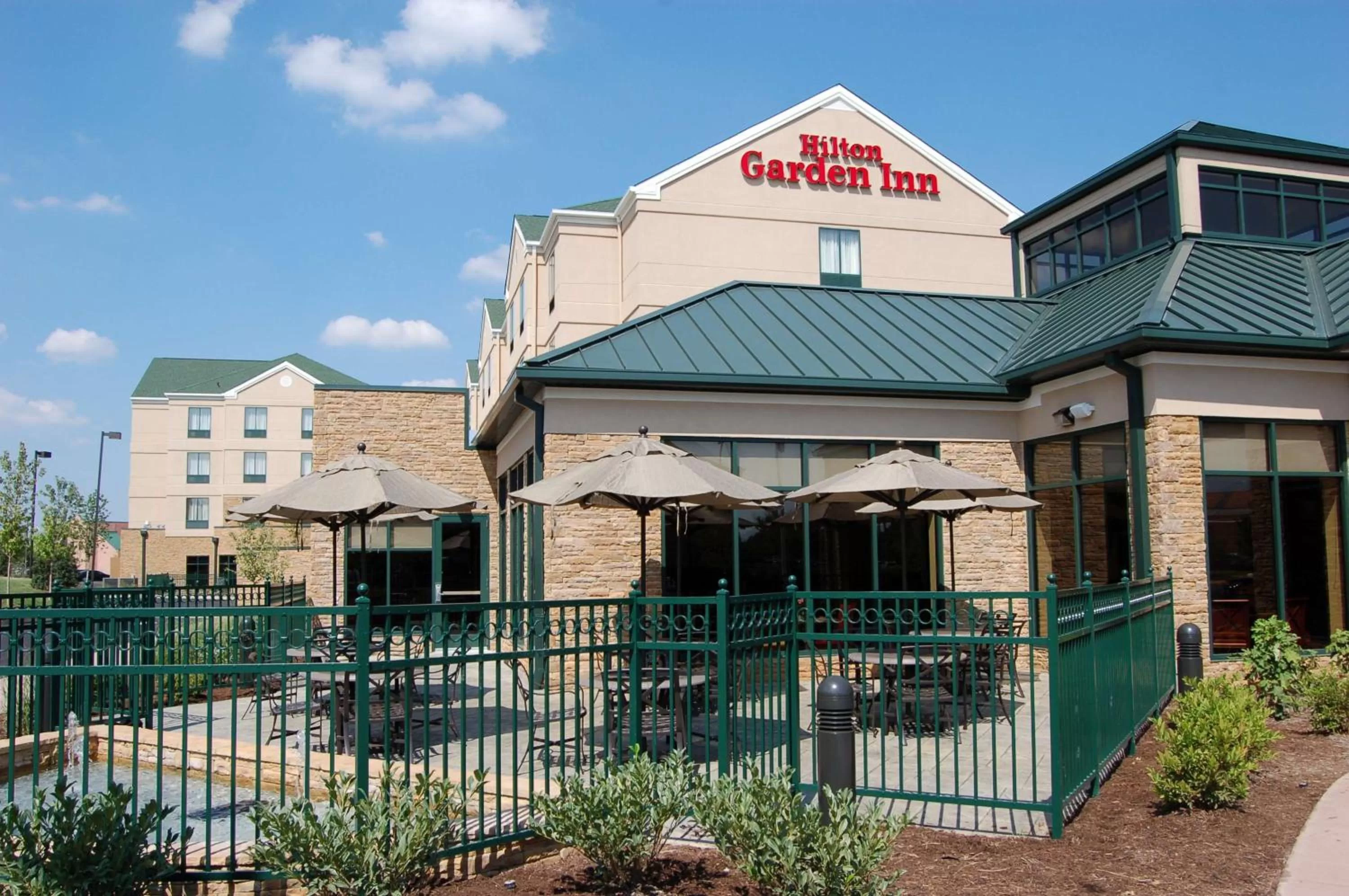 Property building in Hilton Garden Inn Bowling Green