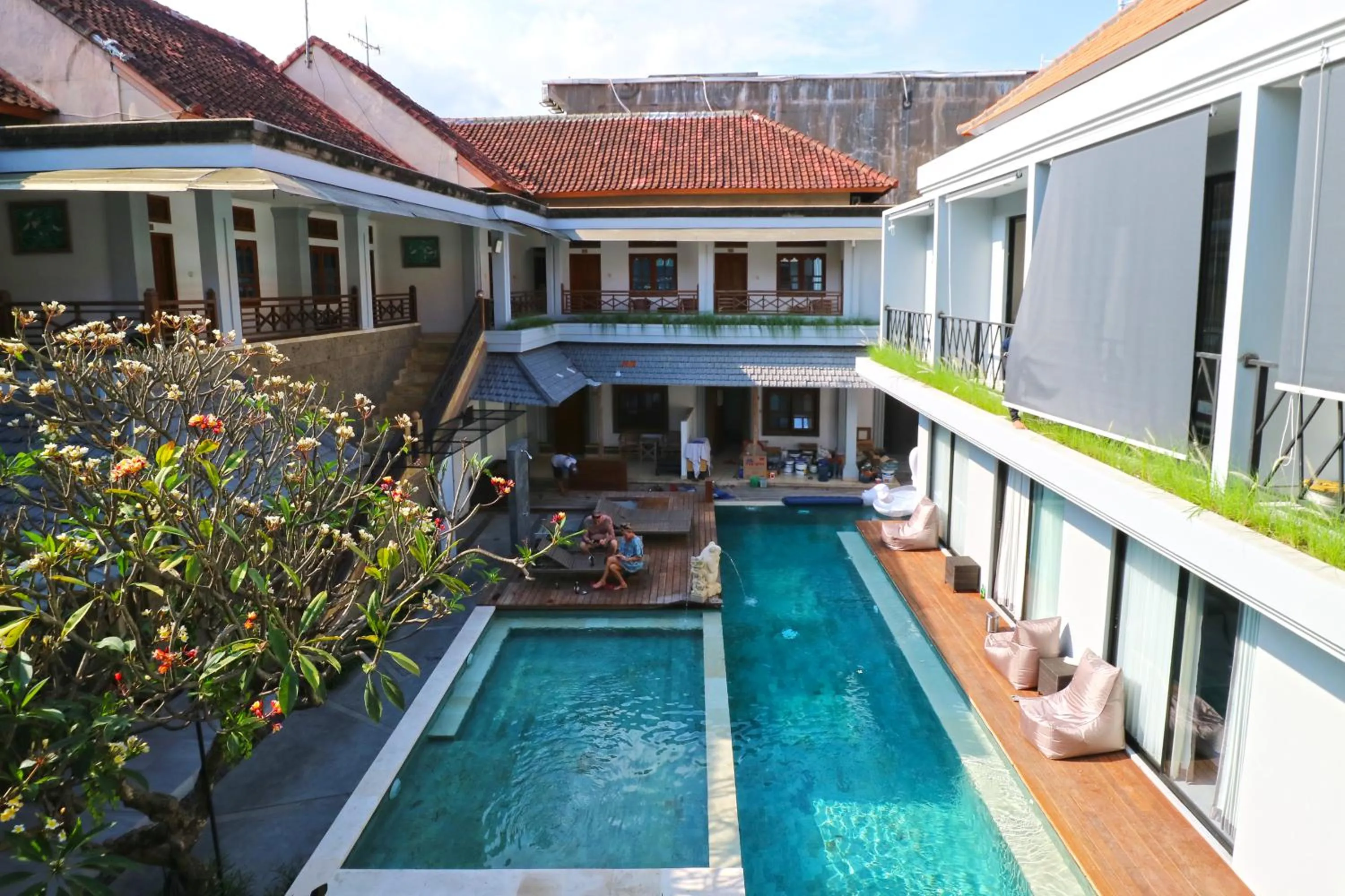 Swimming pool in Gemini Star Hotel Kuta