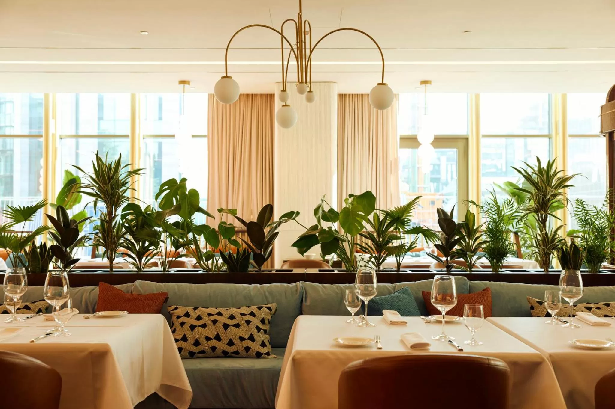 Restaurant/places to eat in Crowne Plaza Belgrade by IHG