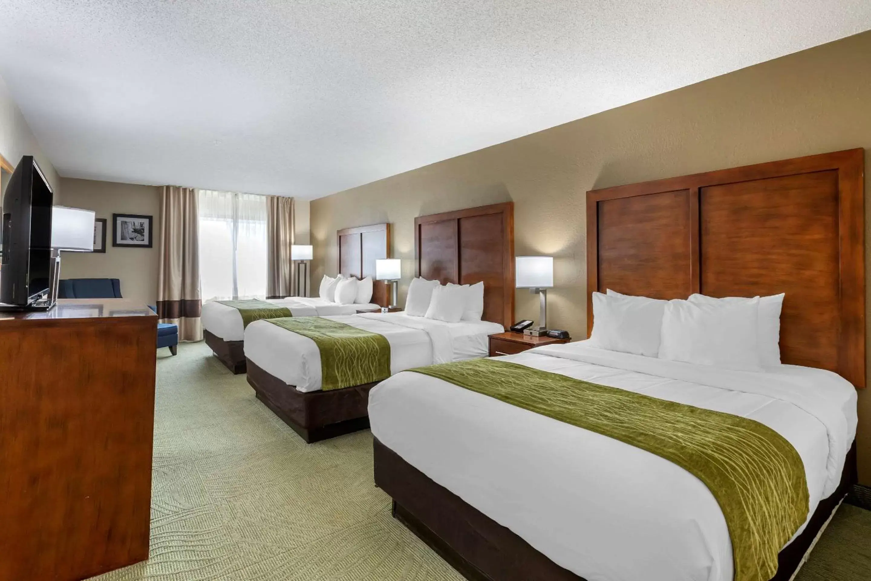 Queen Suite with Three Queen Beds - Non Smoking in Comfort Inn Muscatine near Hwy 61 Queen Suite with Three Queen Beds - Non Smoking in Comfort Inn Muscatine near Hwy 61