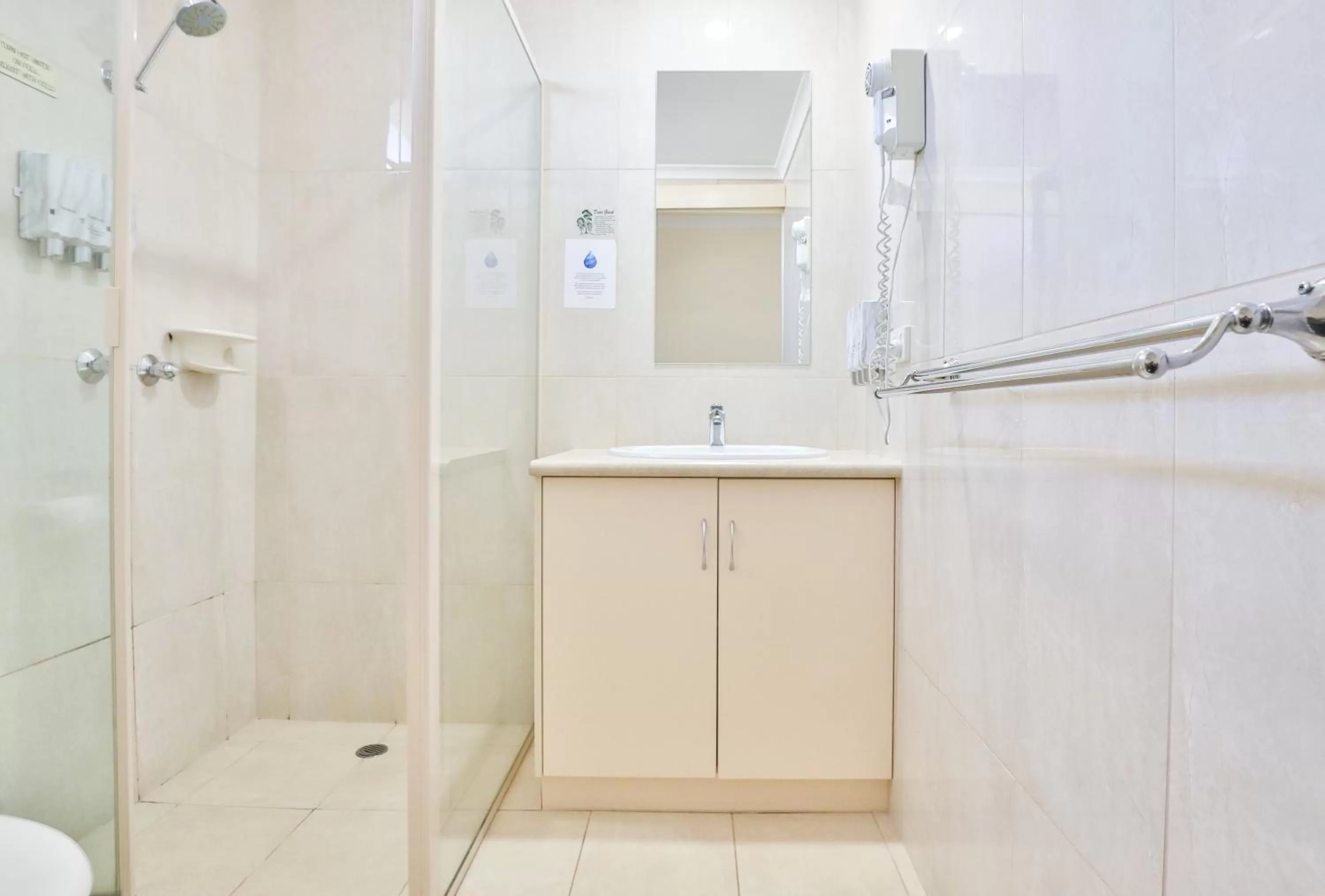 Bathroom in Boulevard Motor Inn Mildura