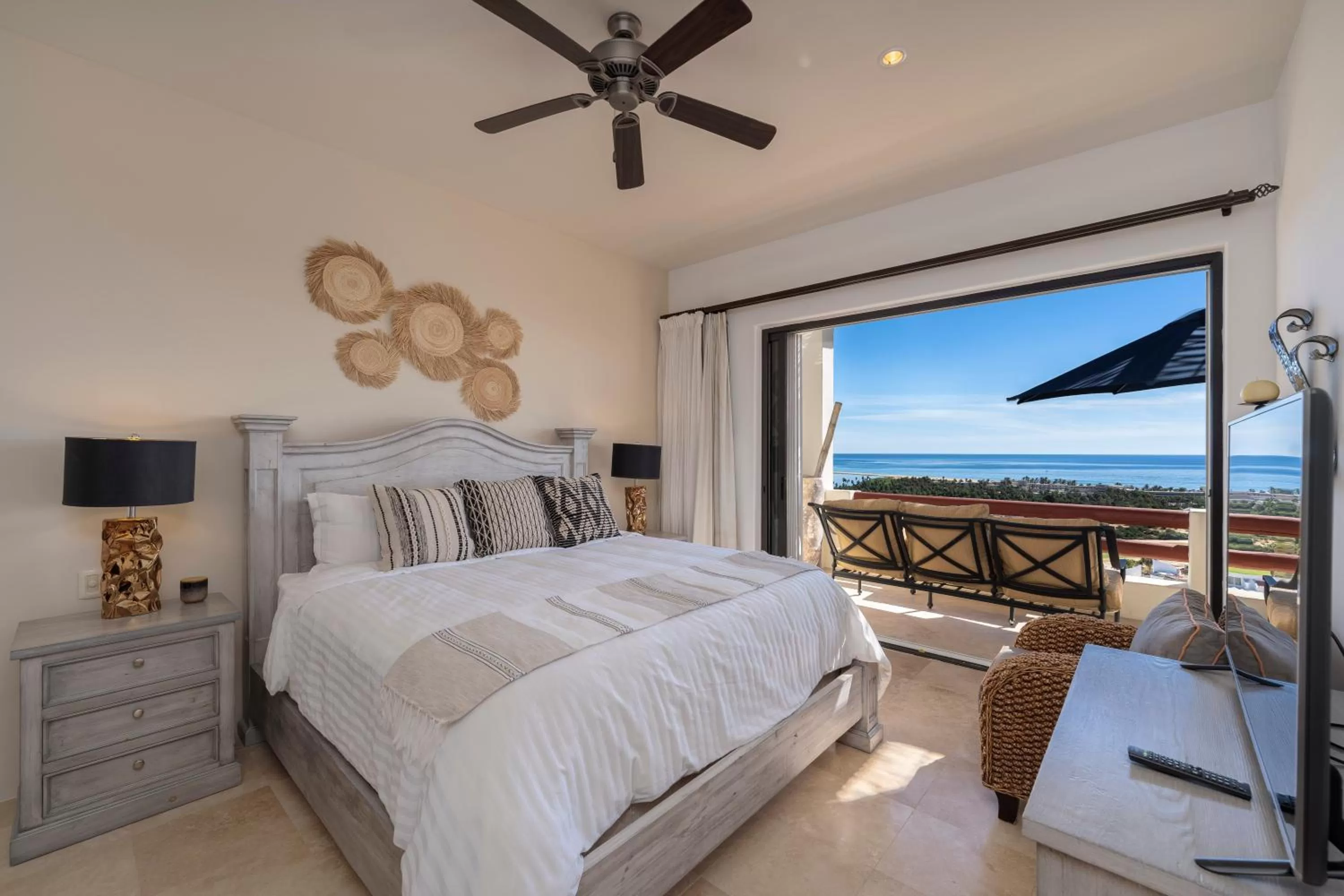Sea view, Bed in Alegranza Luxury Resort - All Master Suite