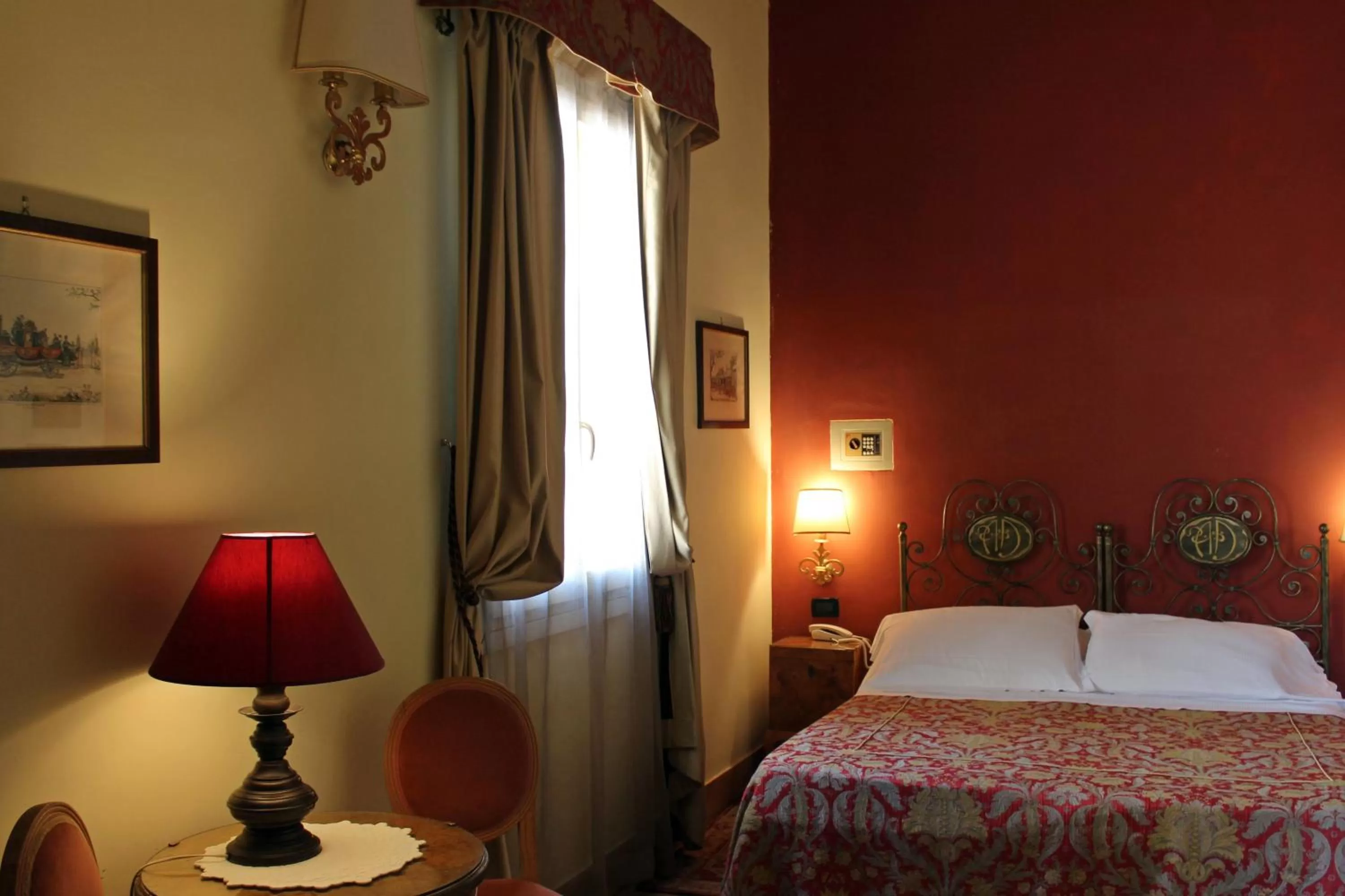 Photo of the whole room, Bed in Albergo delle Drapperie