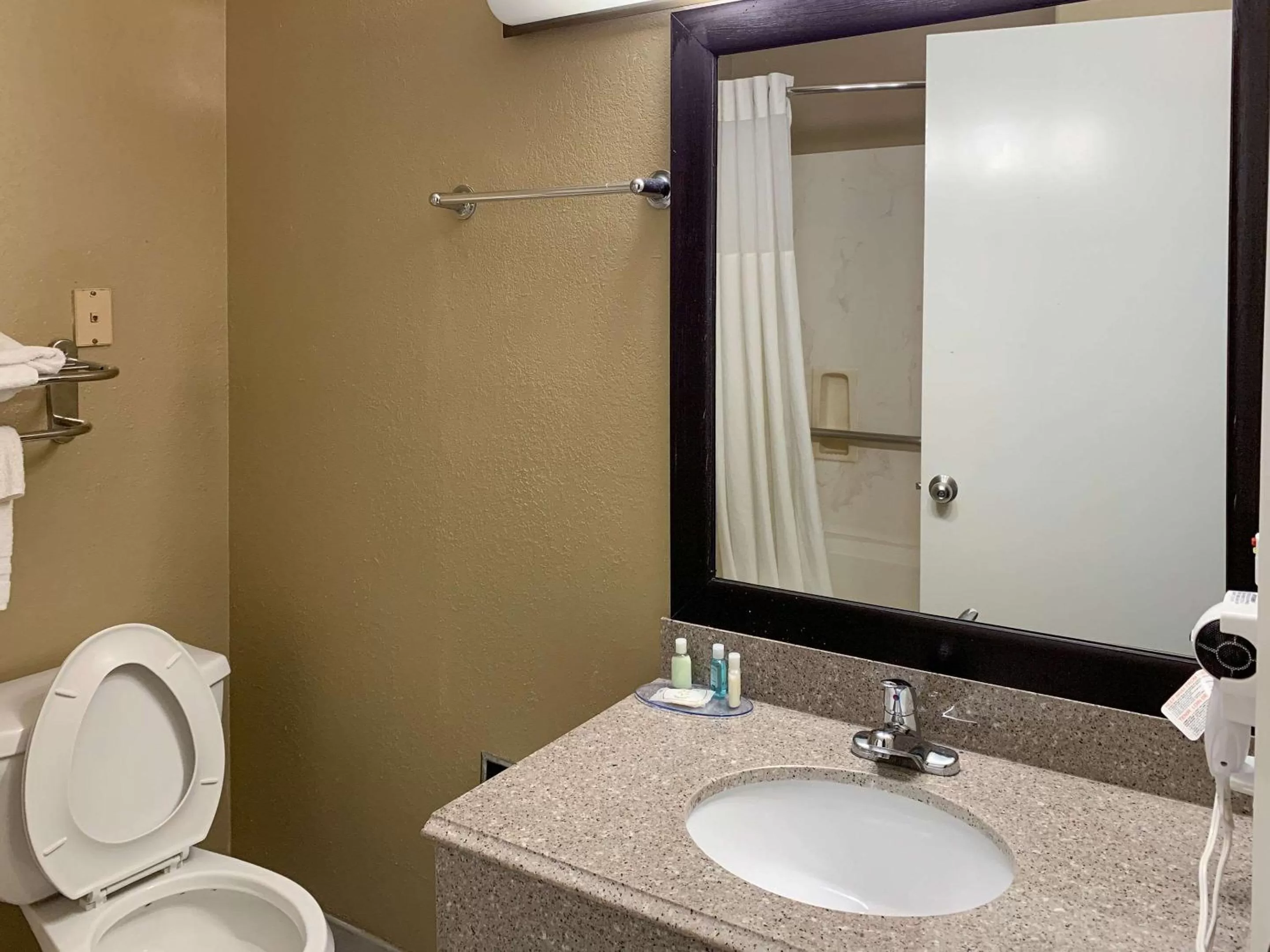Bathroom in Quality Suites Houston NW Cy-Fair