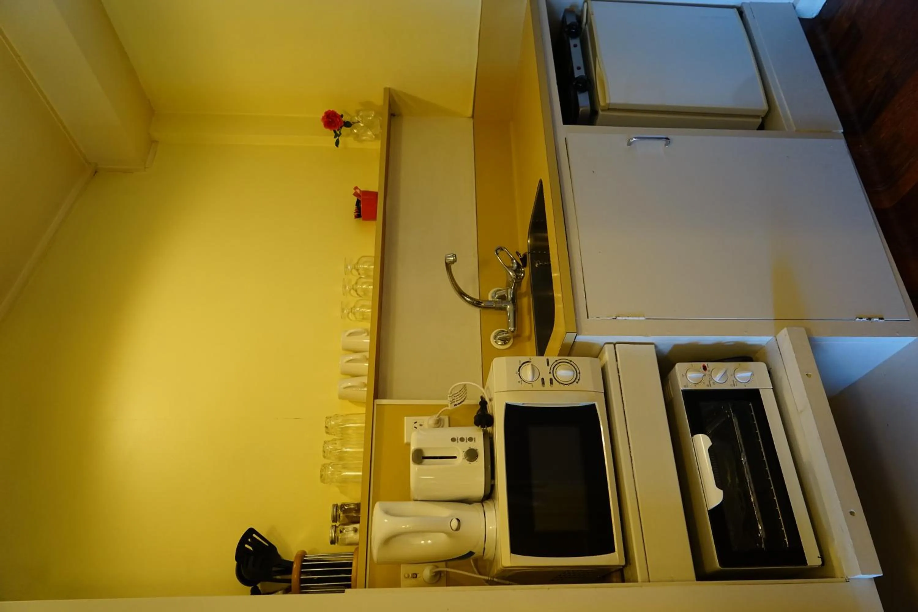 Kitchen or kitchenette in Tui Lodge Motel