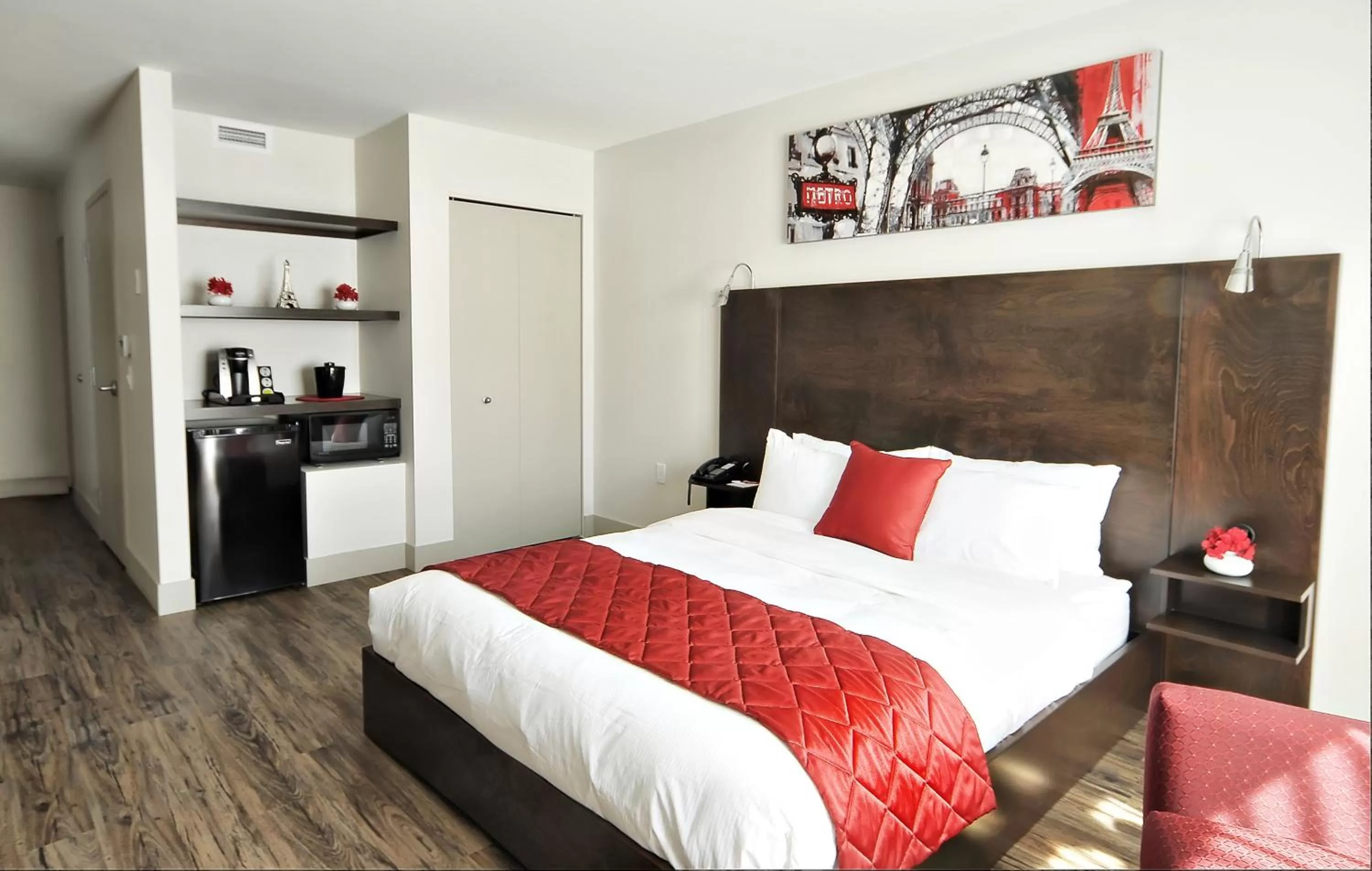 Photo of the whole room in Hôtel Le Floral