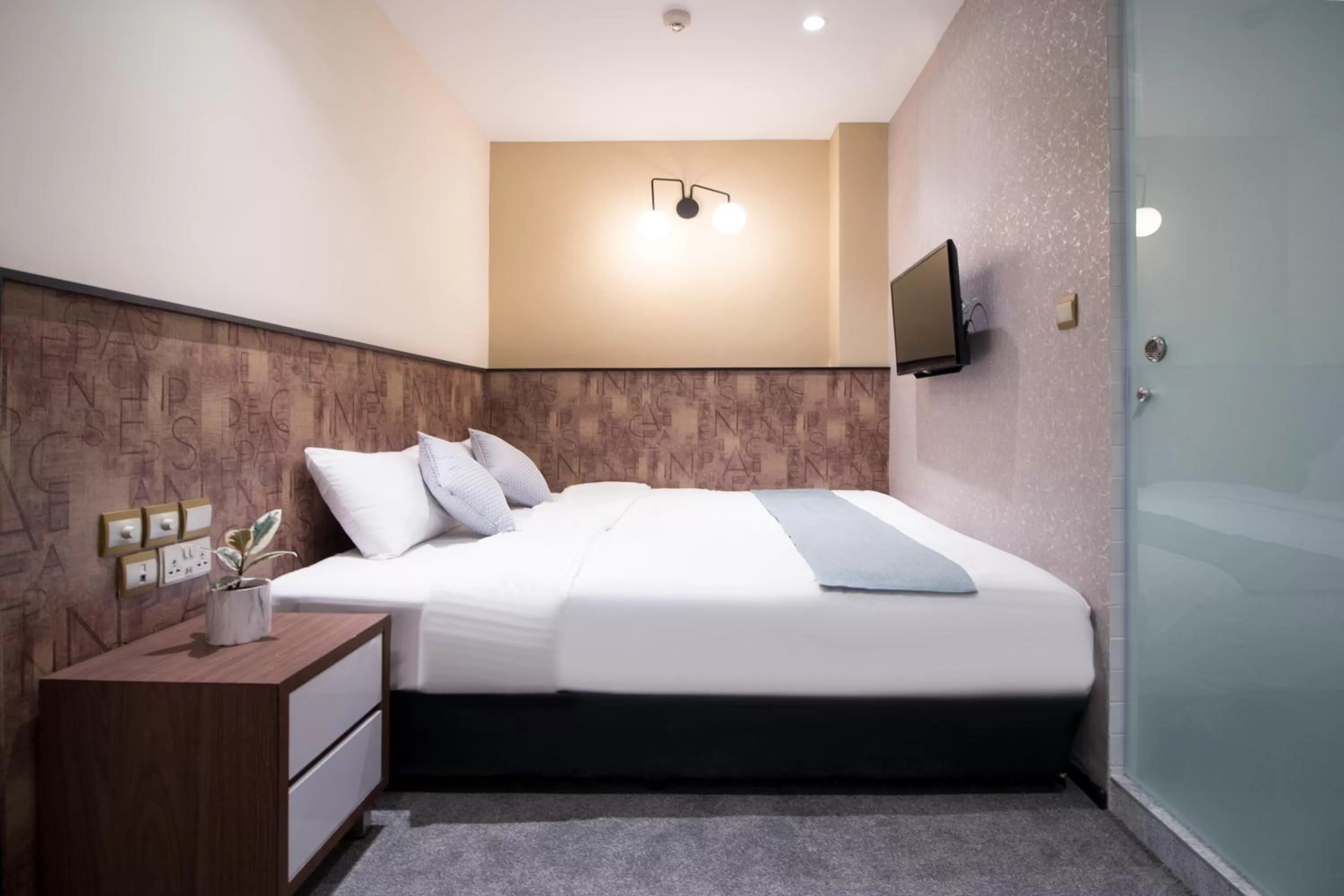 Photo of the whole room in Harbour Ville Hotel - Hamilton