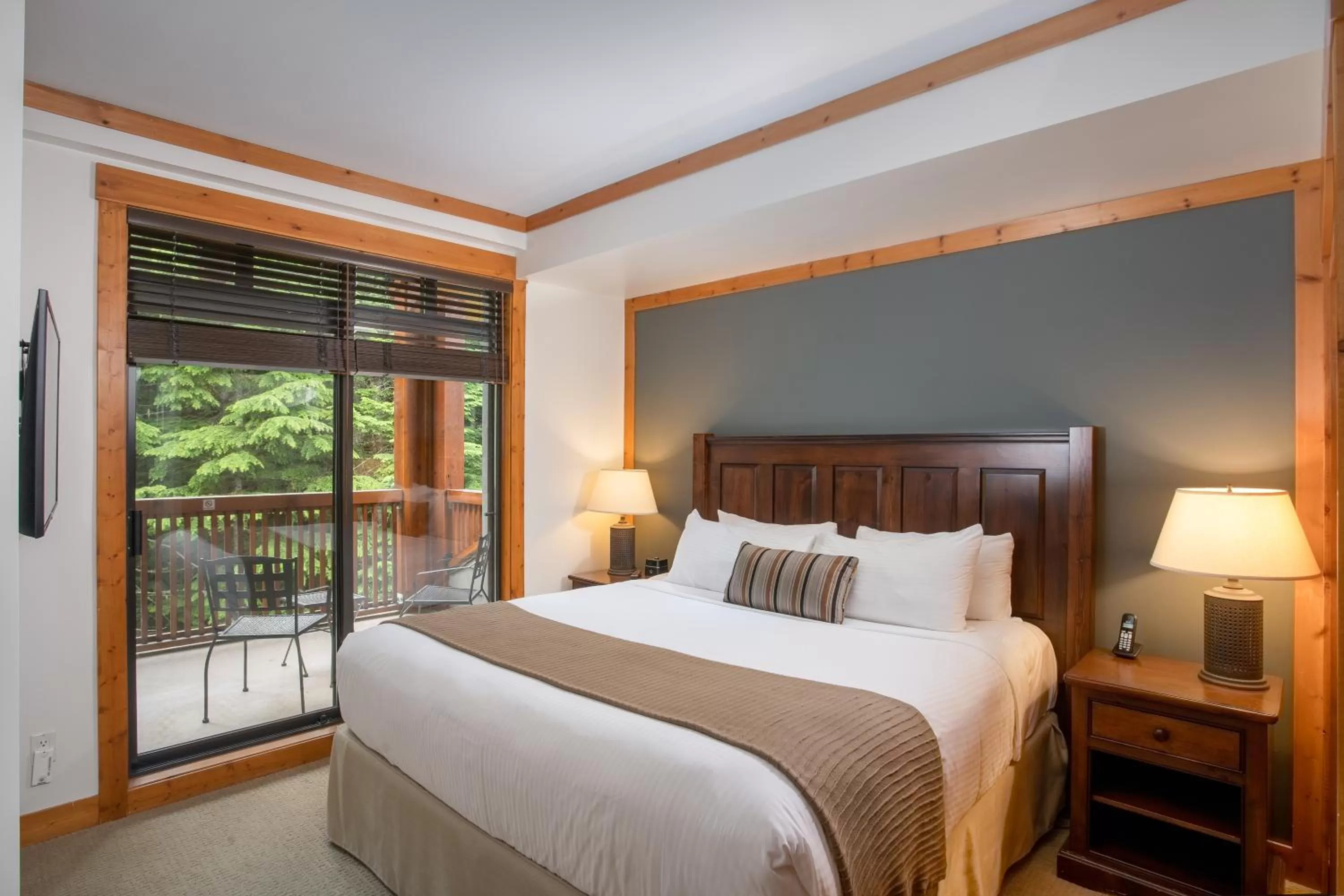 Bedroom, Bed in First Tracks Lodge