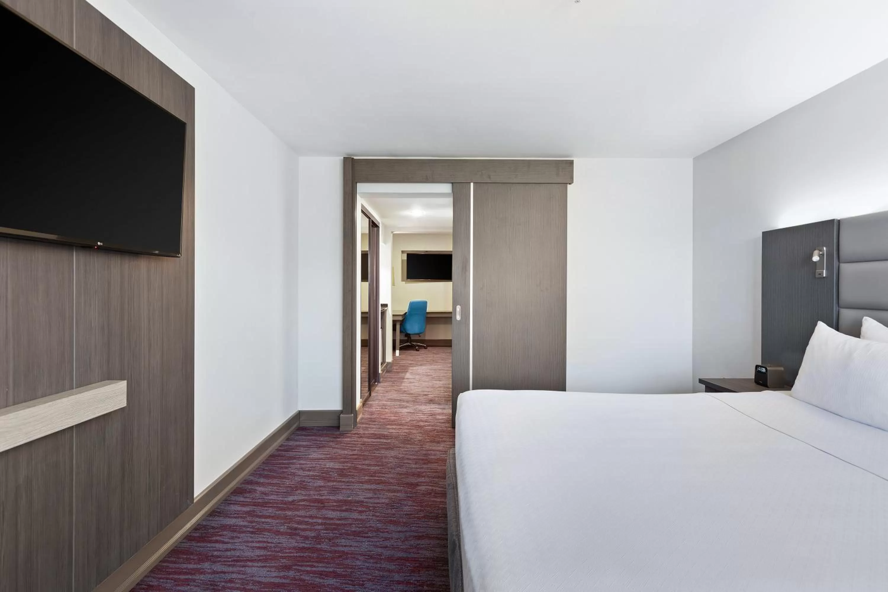 Photo of the whole room, Bed in Crowne Plaza San Jose La Sabana by IHG