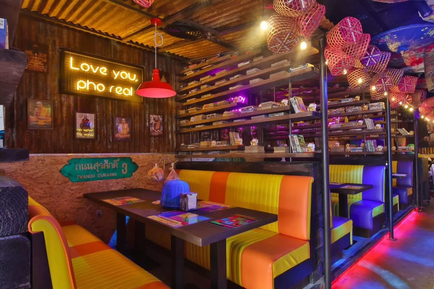 Restaurant/places to eat in Studio One Hotel