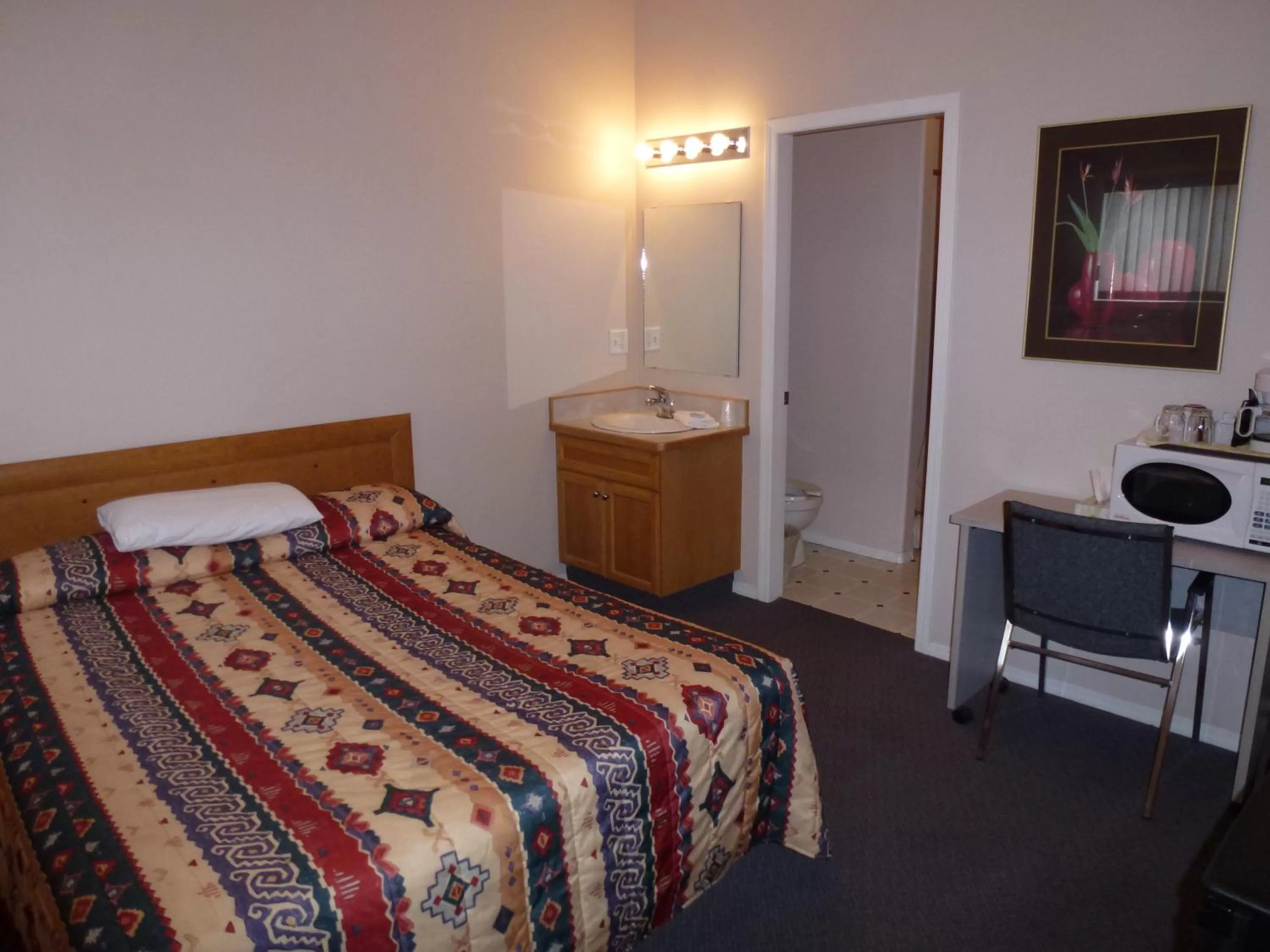 Photo of the whole room, Bed in Apple Tree Inn