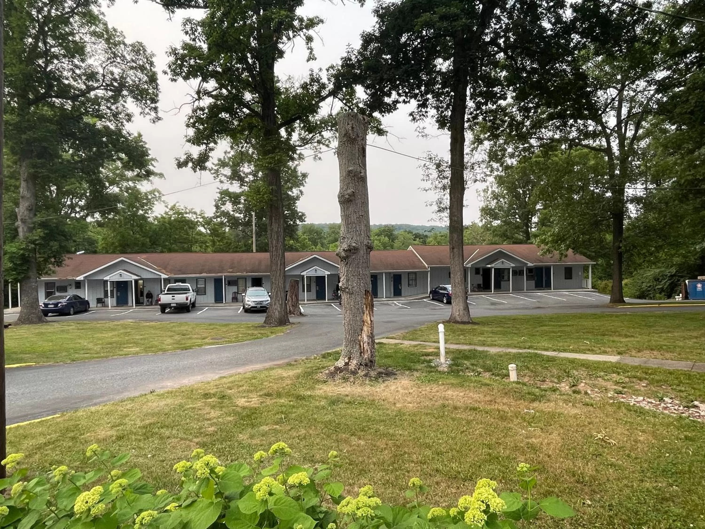 Property building in Pennswoods Inn