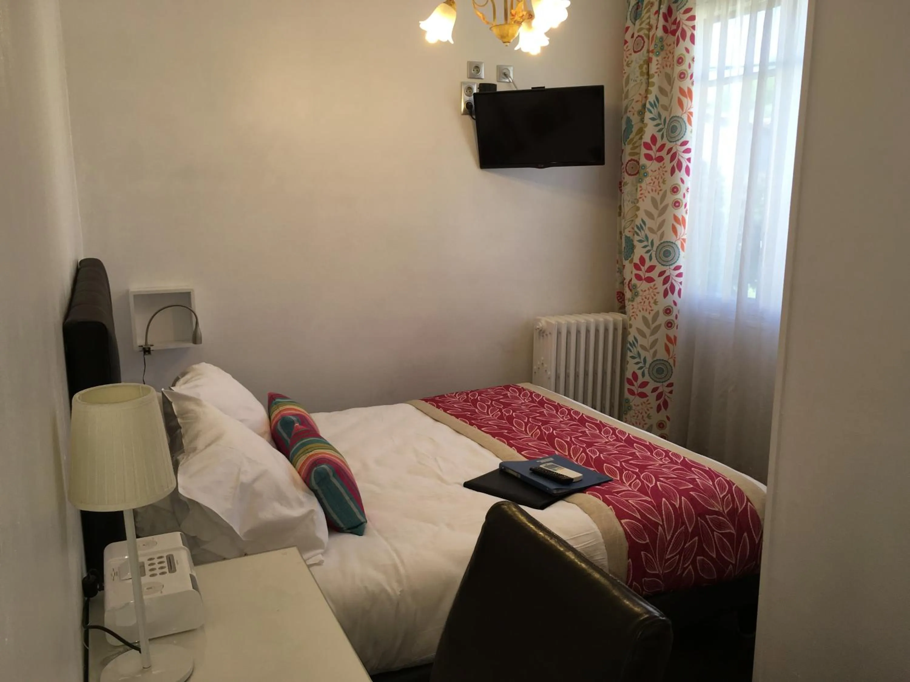 Photo of the whole room in Hotel Cayrons Vence & St Paul de Vence