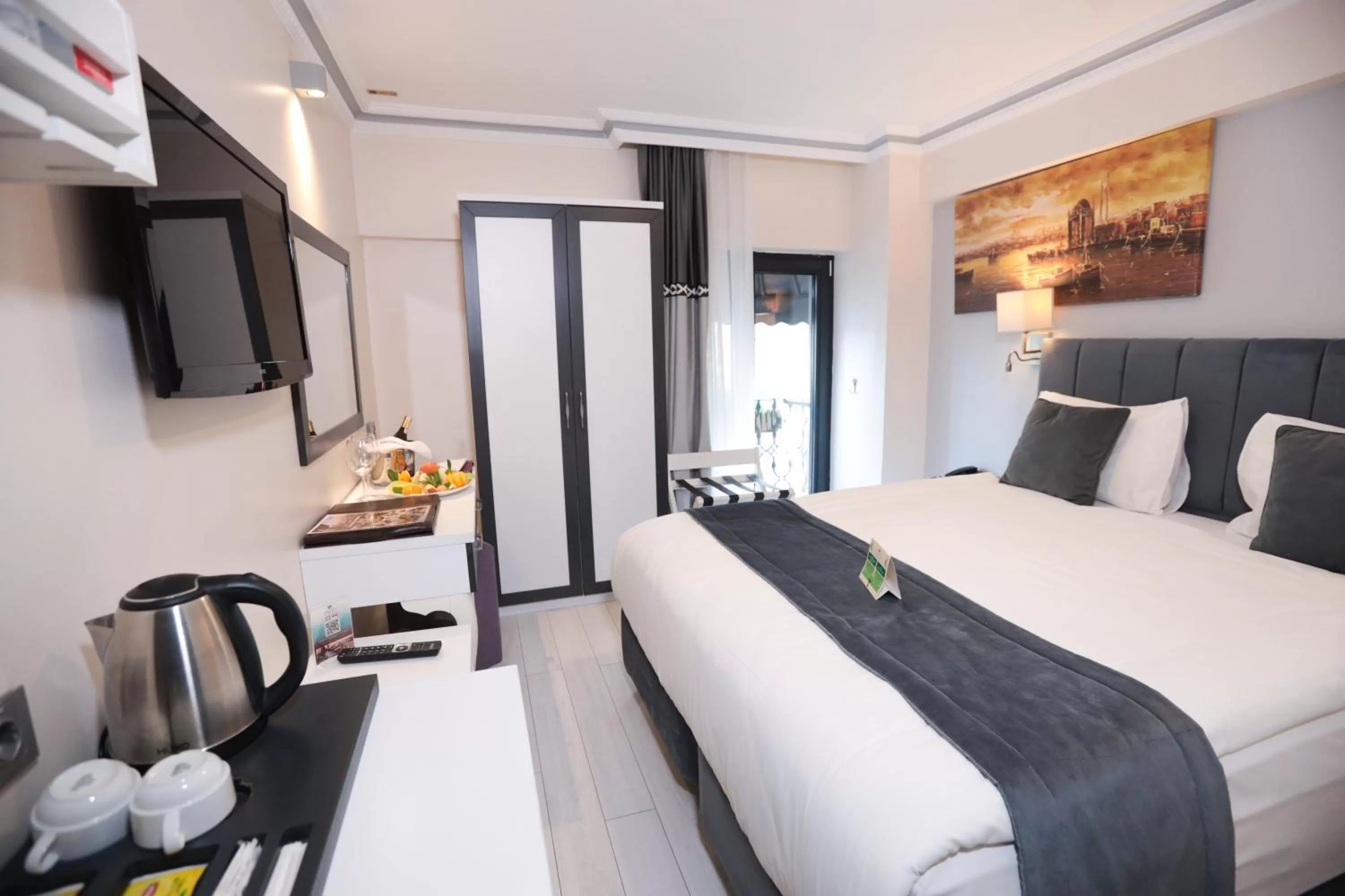 Photo of the whole room, Bed in Skalion Hotel