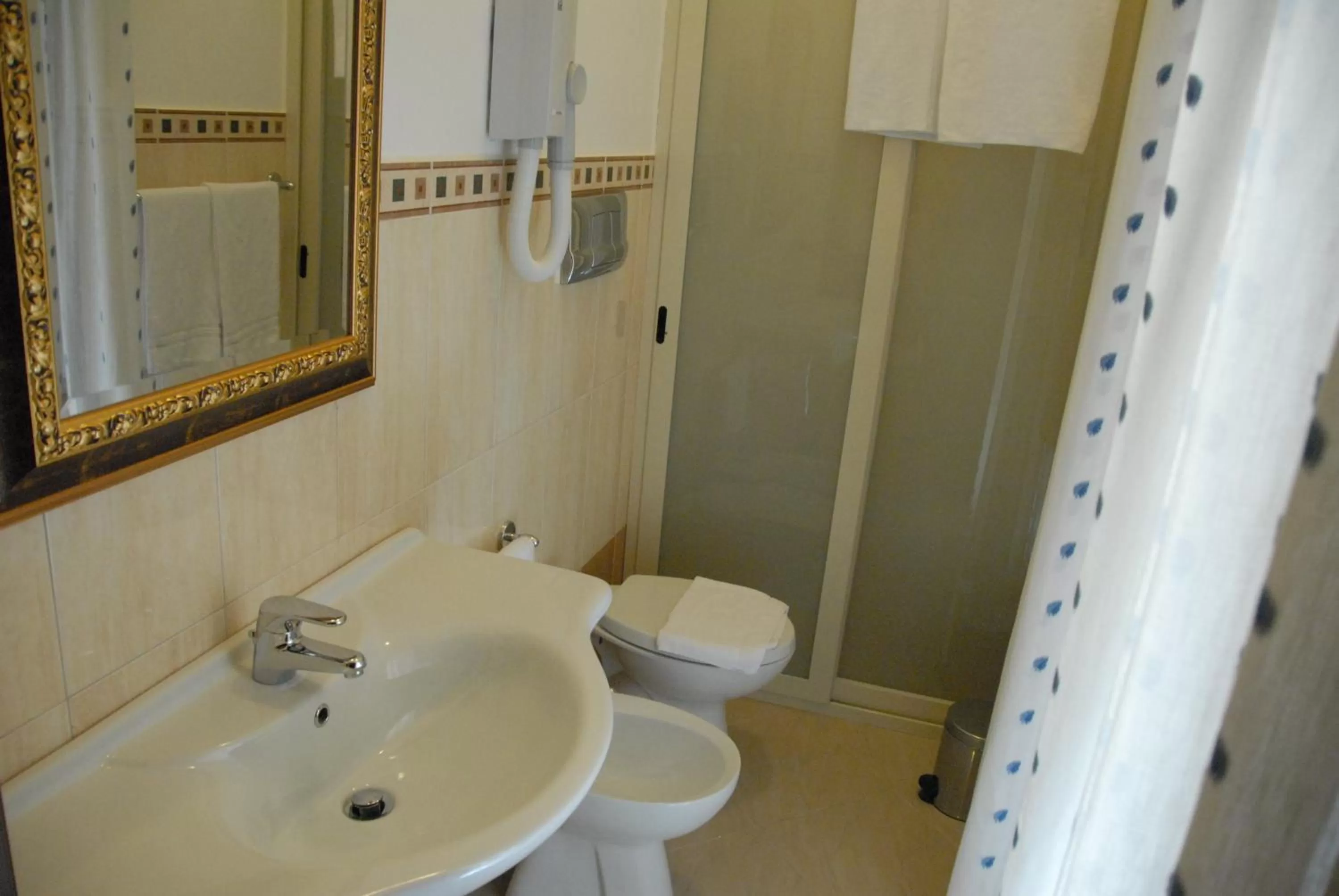 Toilet in Garibaldi Relais