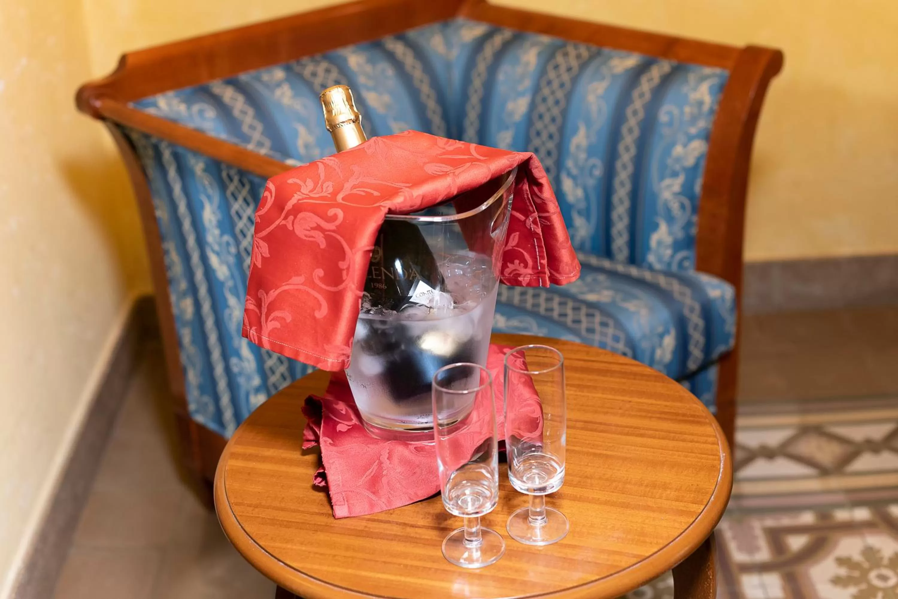 Restaurant/places to eat in Hotel Tonic