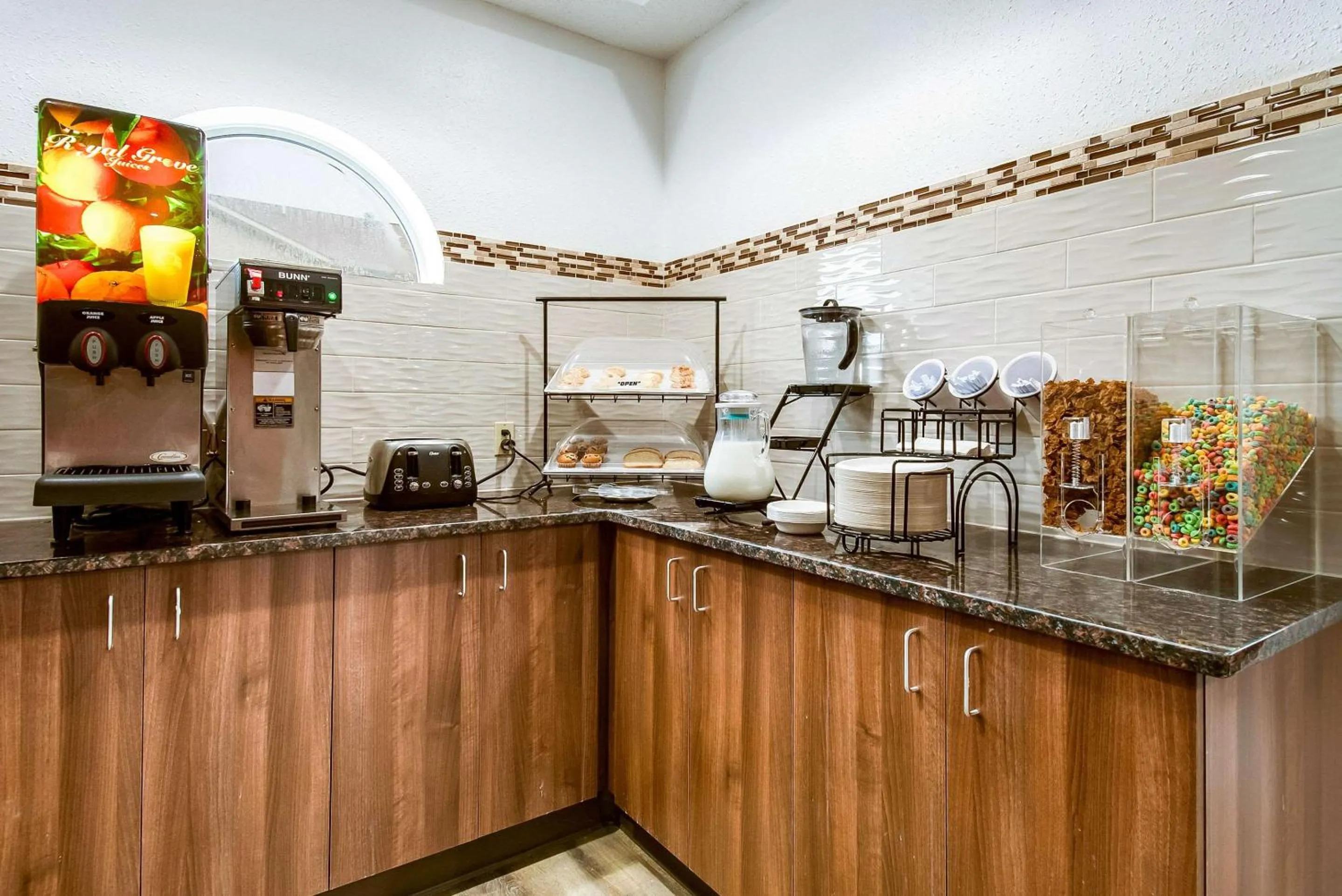 Restaurant/places to eat in Econo Lodge