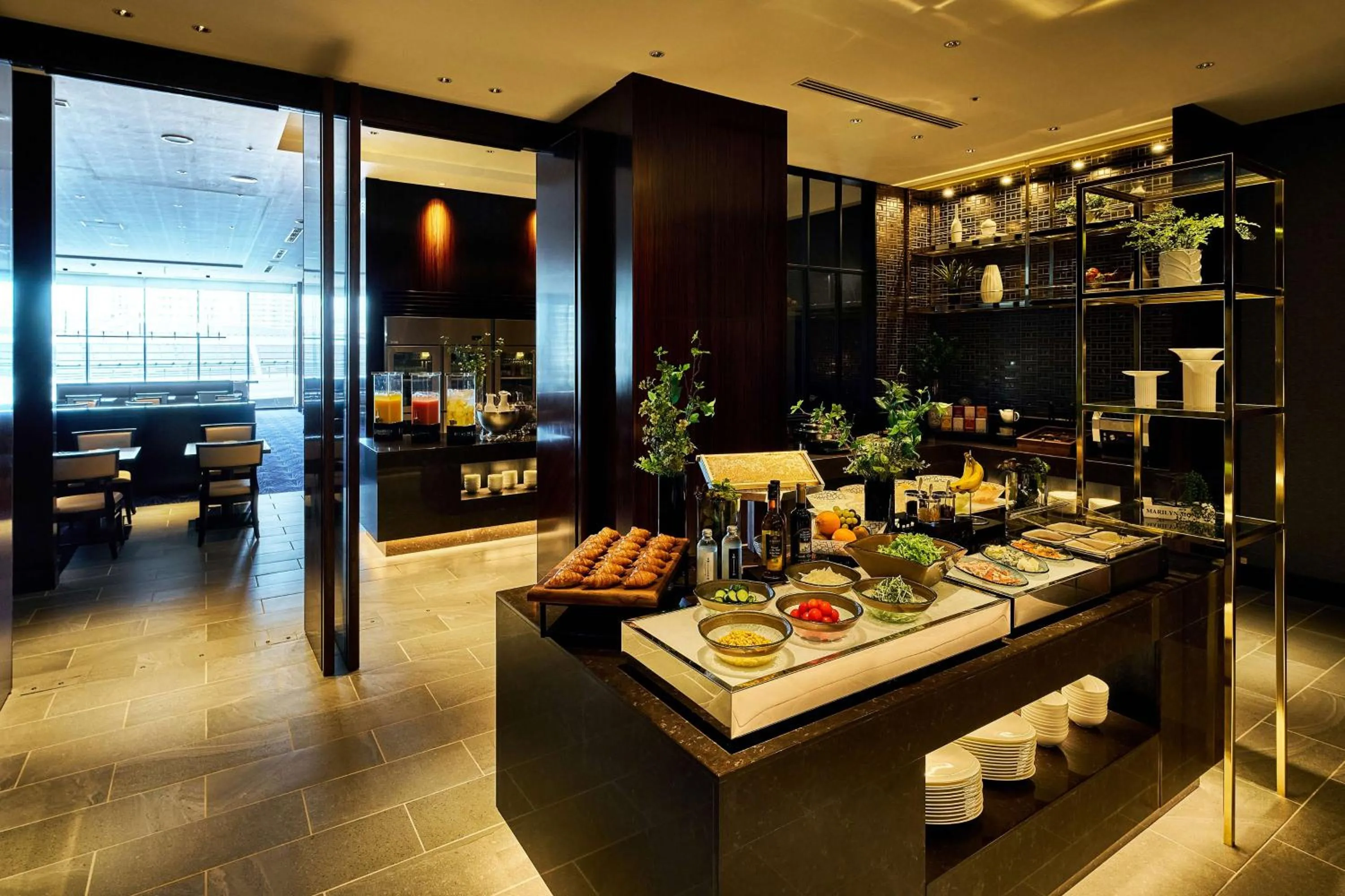 Restaurant/places to eat in Hilton Yokohama