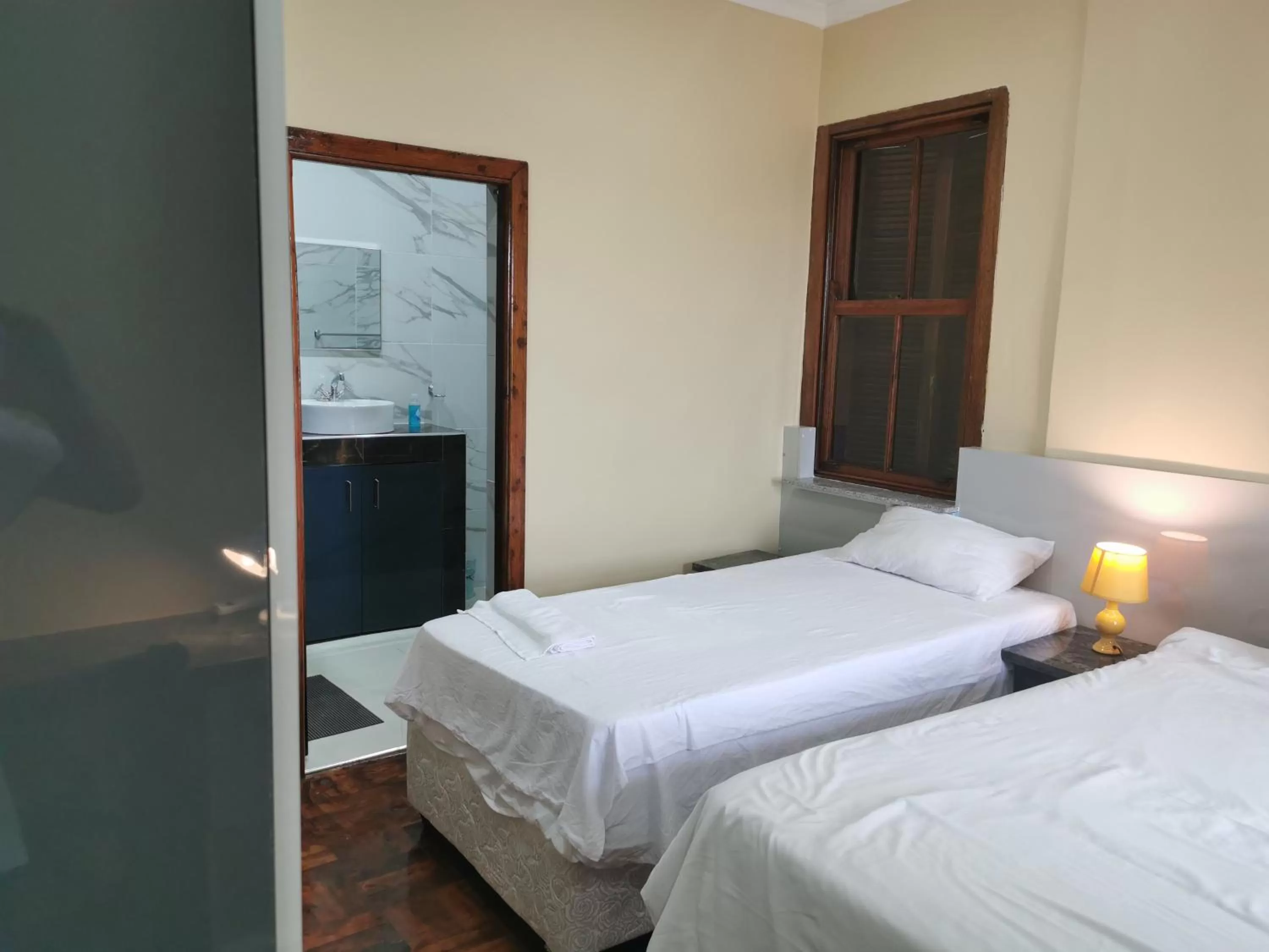 Property building, Bed in Gem of Manor drive