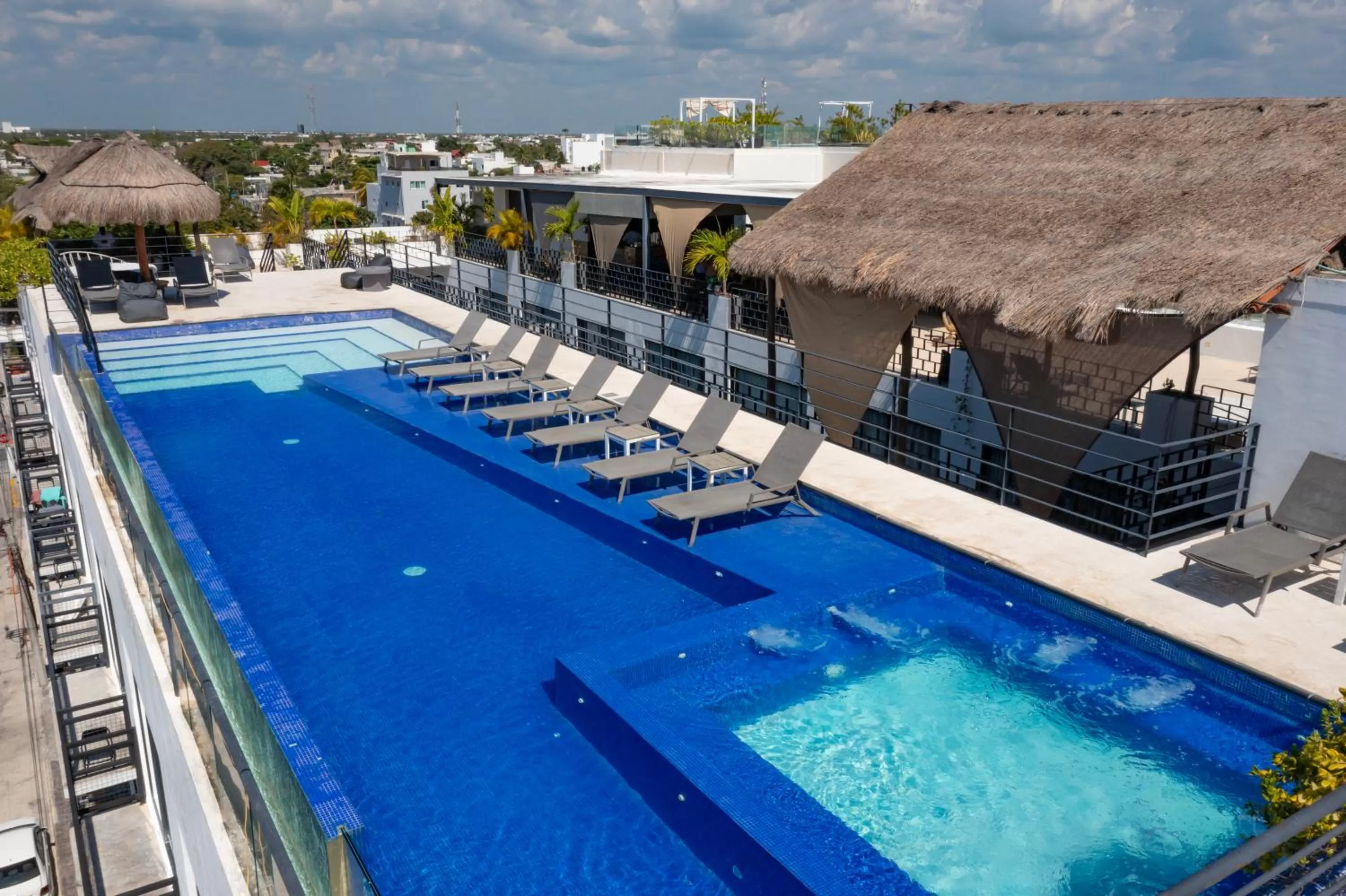 Swimming pool in Hotel 52 Playa del Carmen