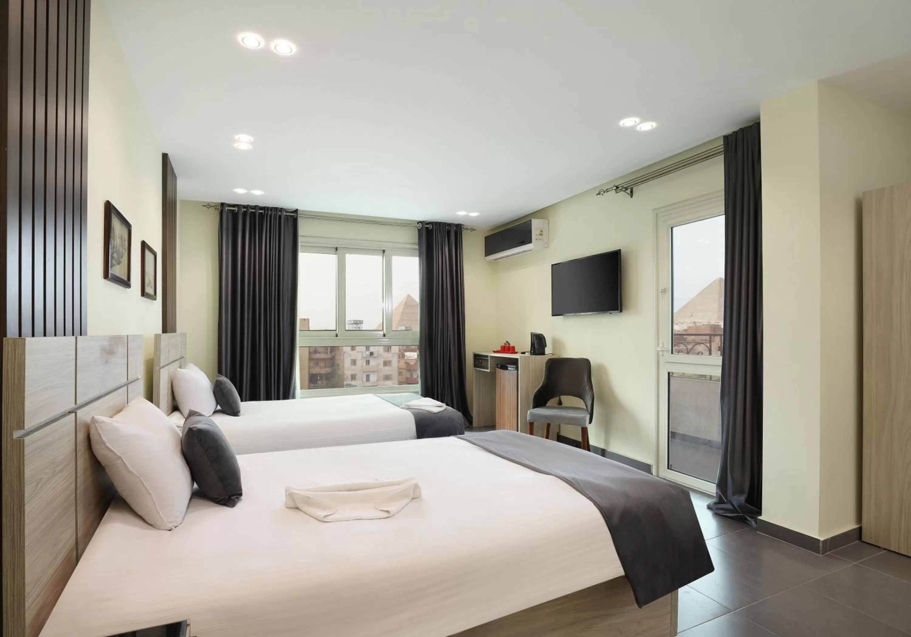 Bed in Brothers Pyramids View