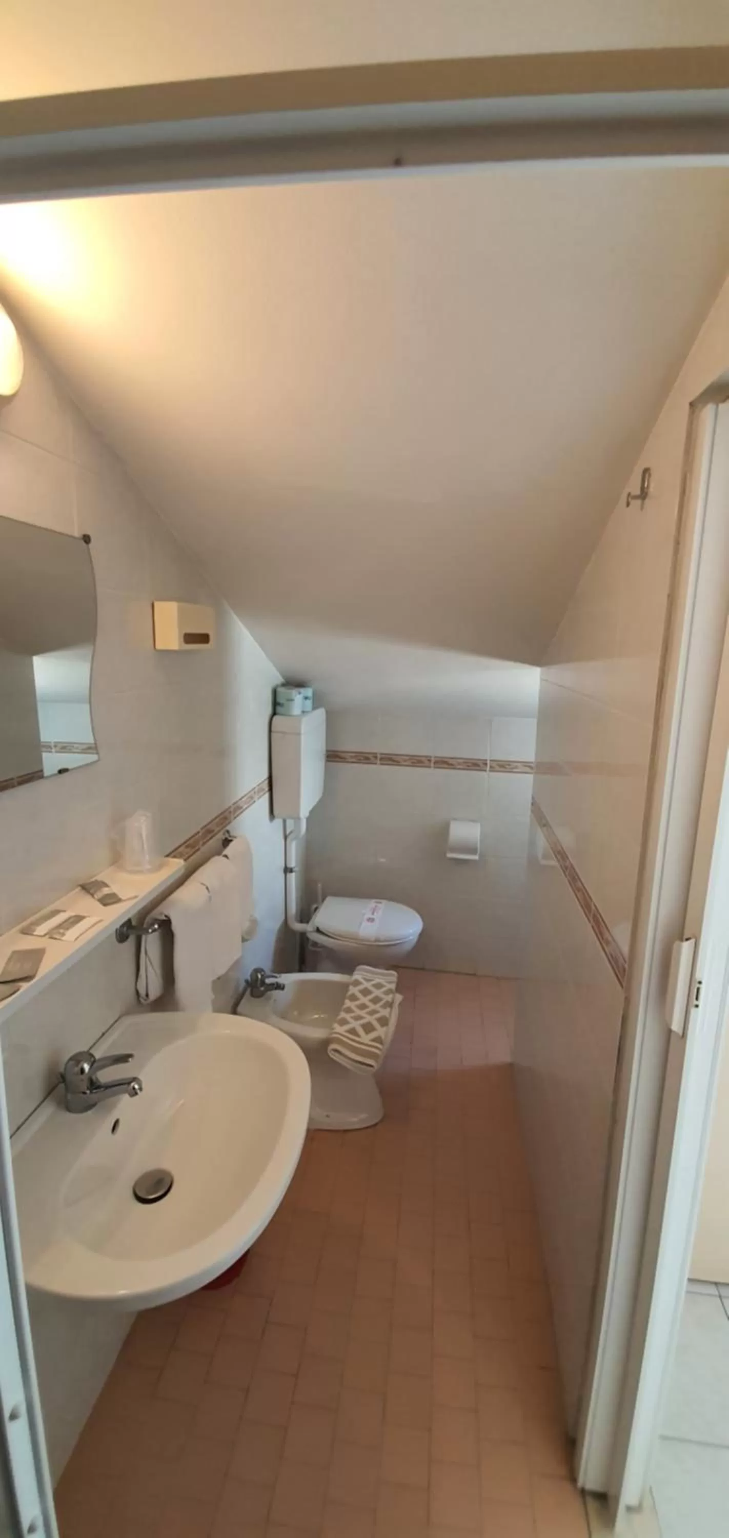 Bathroom, Bed in Hotel Vela Azzurra