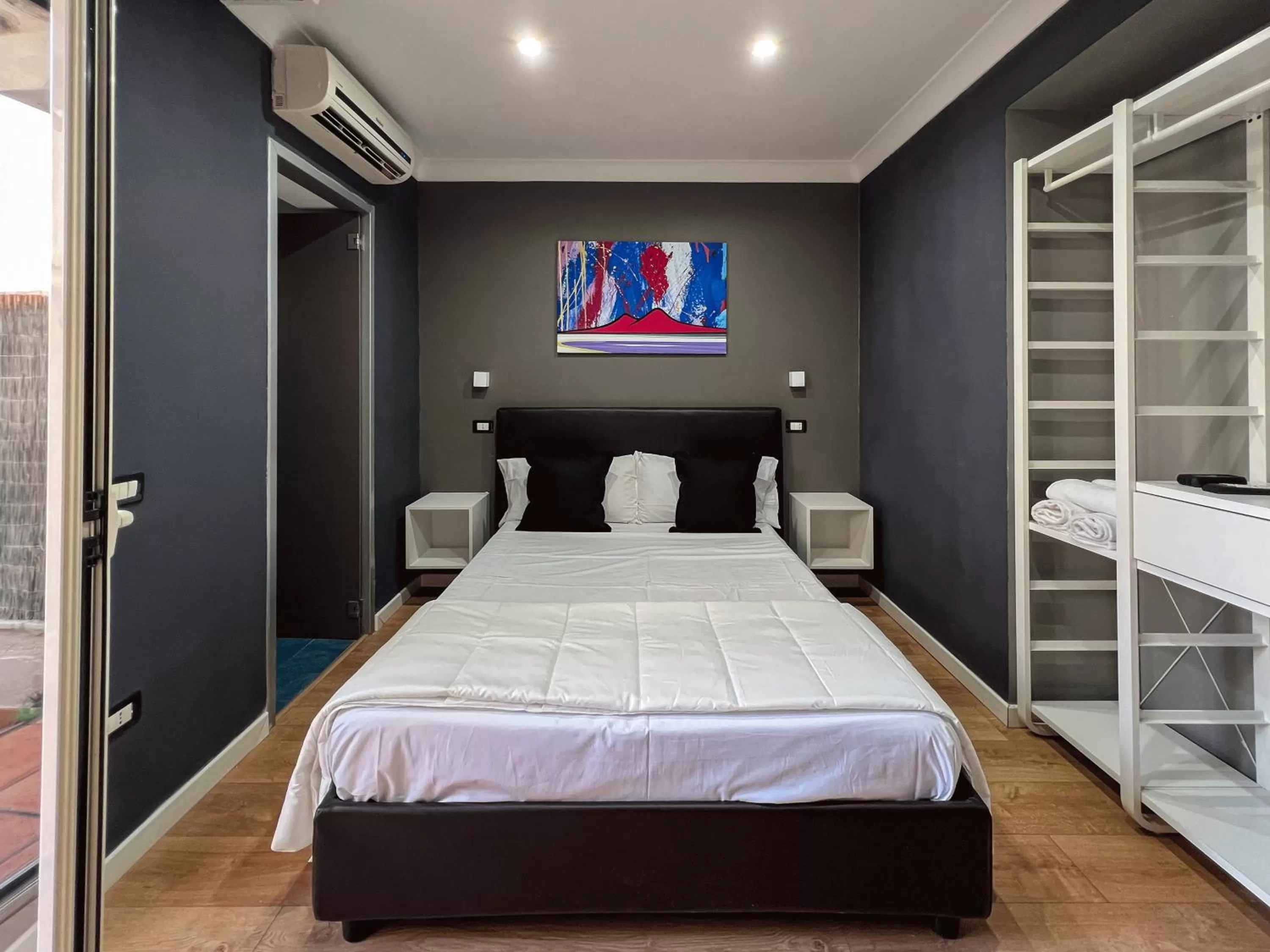 Decorative detail, Bed in Tiè tiè