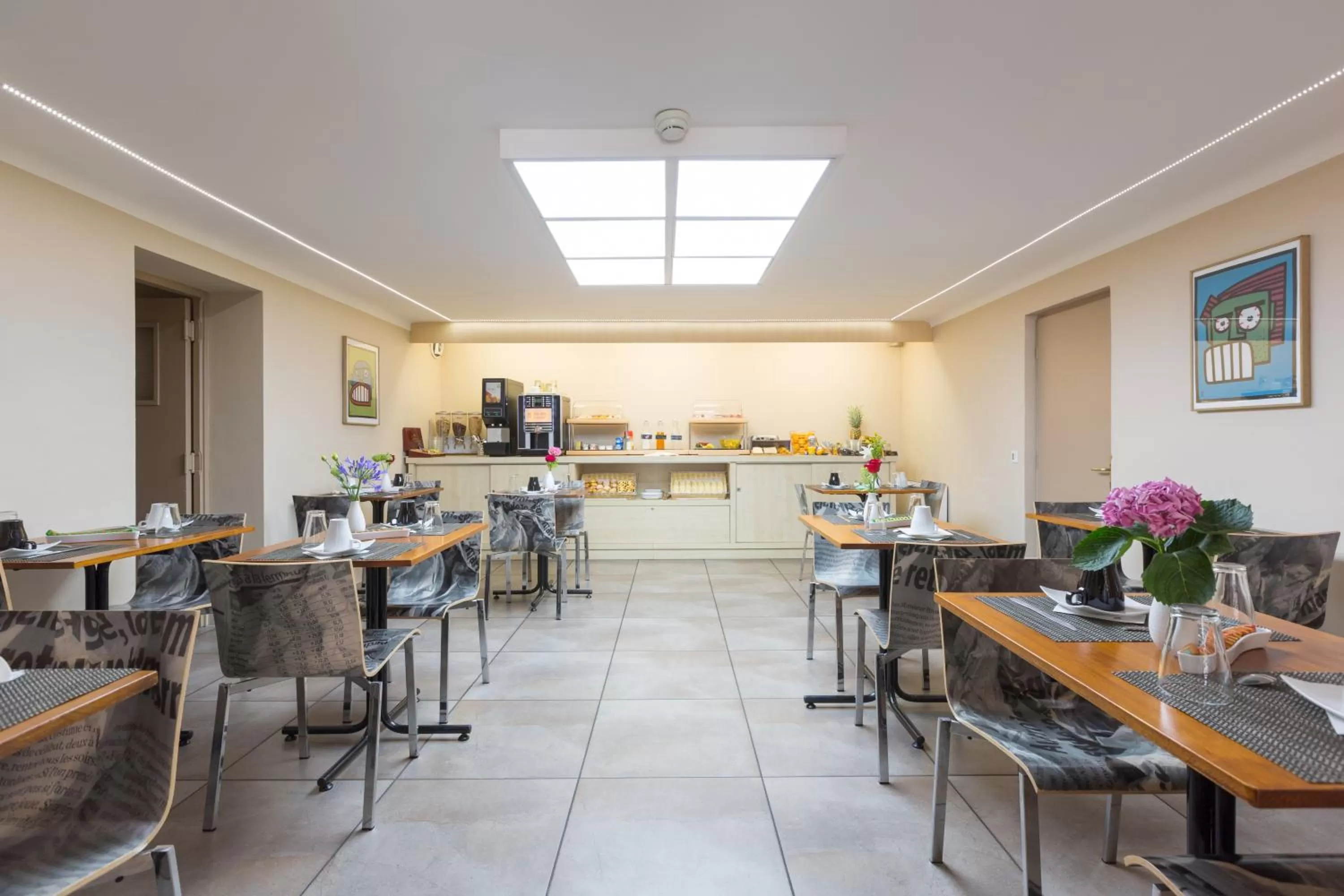 Restaurant/places to eat in Hôtel Amirauté