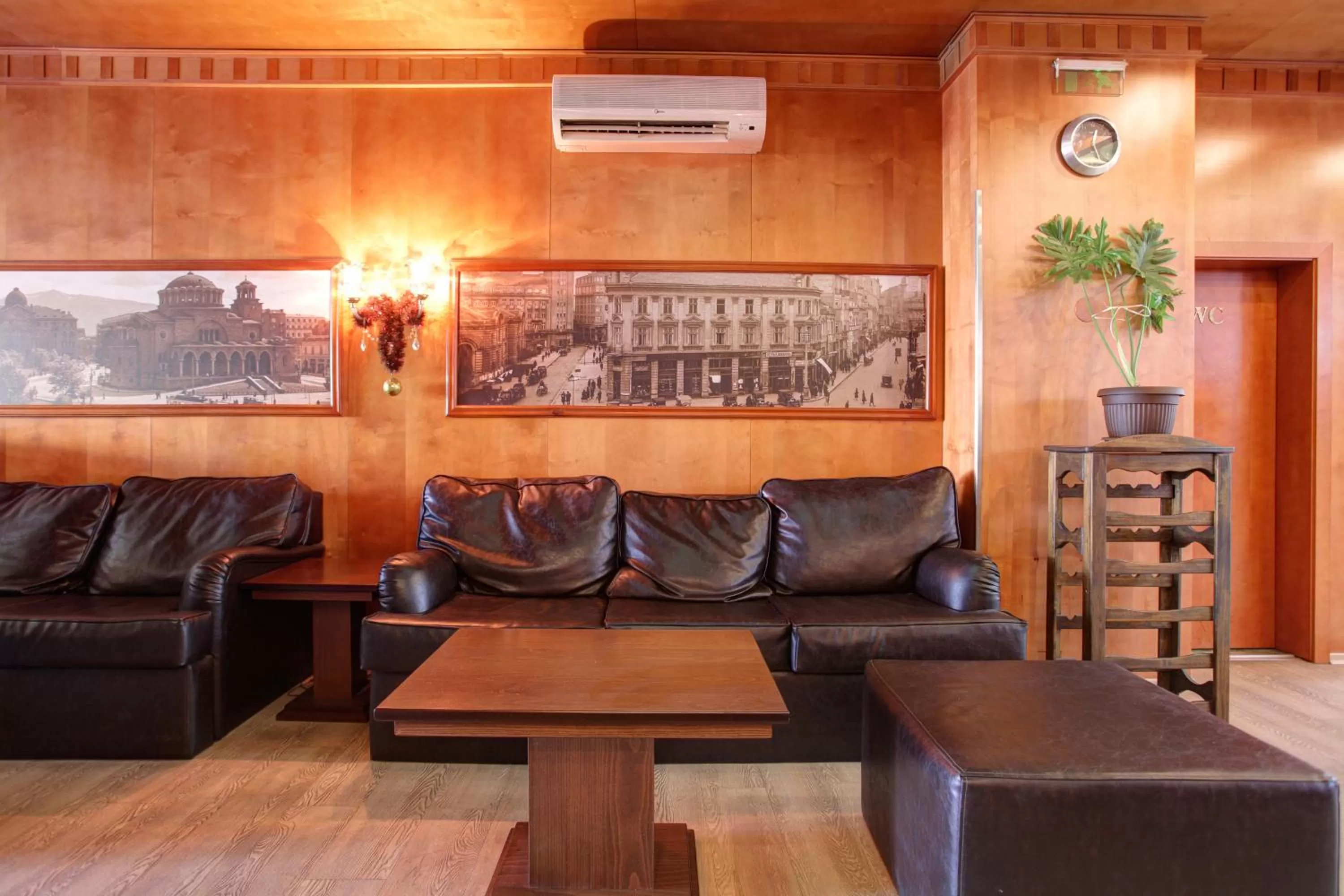 Lobby or reception in Central Plaza Hotel