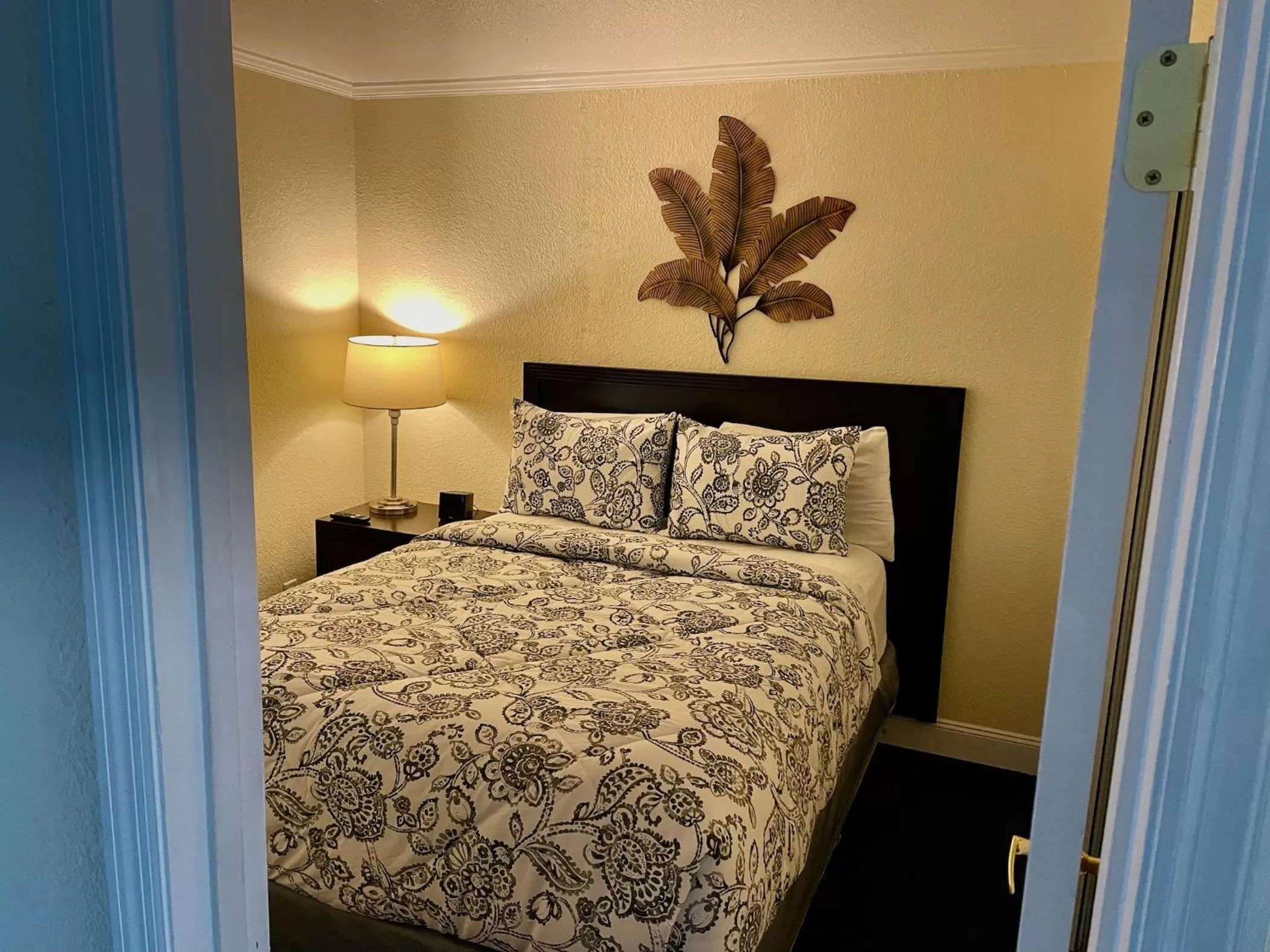 Bedroom, Bed in 2 Bed Condo with Balcony Facing Pool and Sunsets!