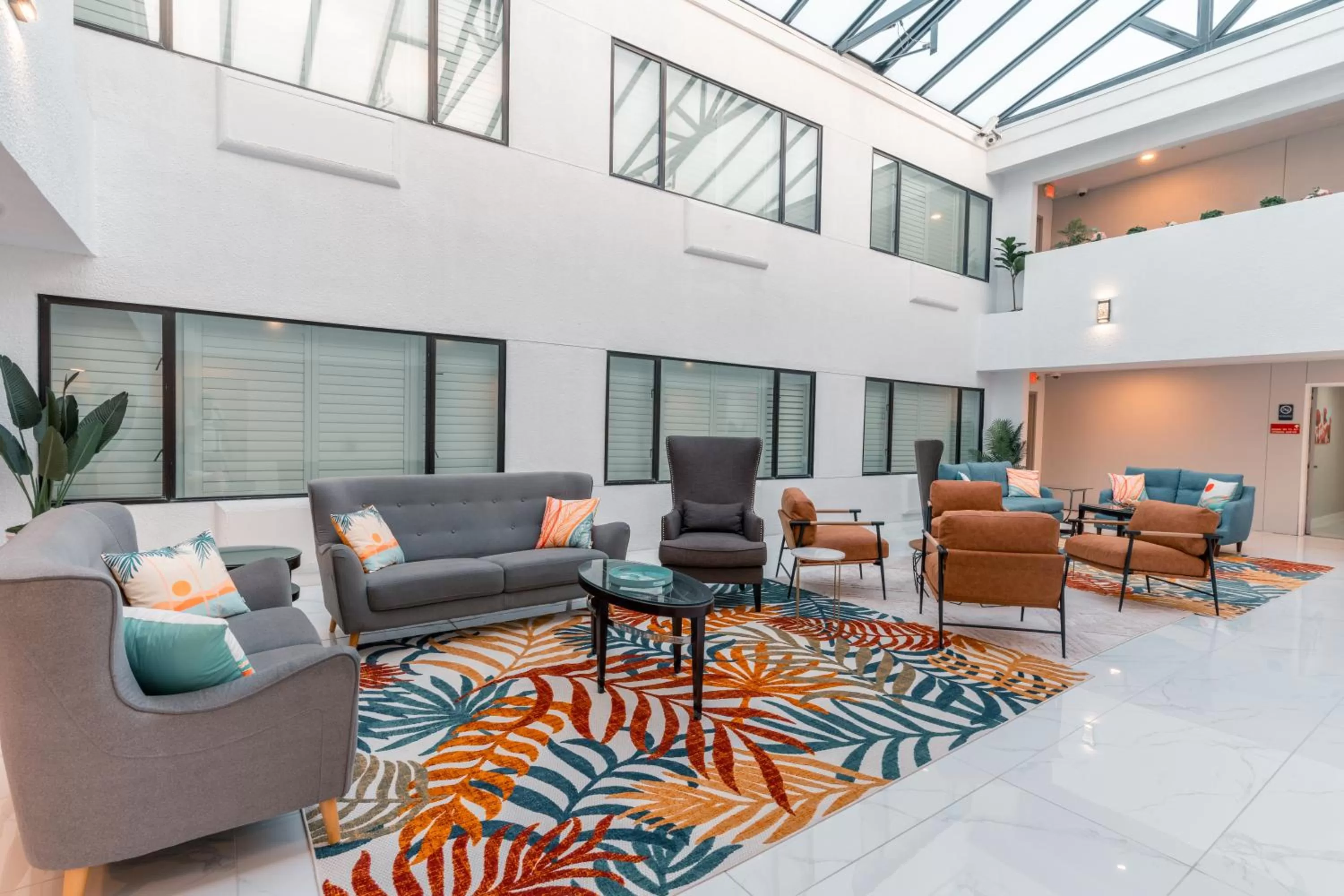 Seating Area in Hotel Aluxor SFO, Sapphire Boutique Collection