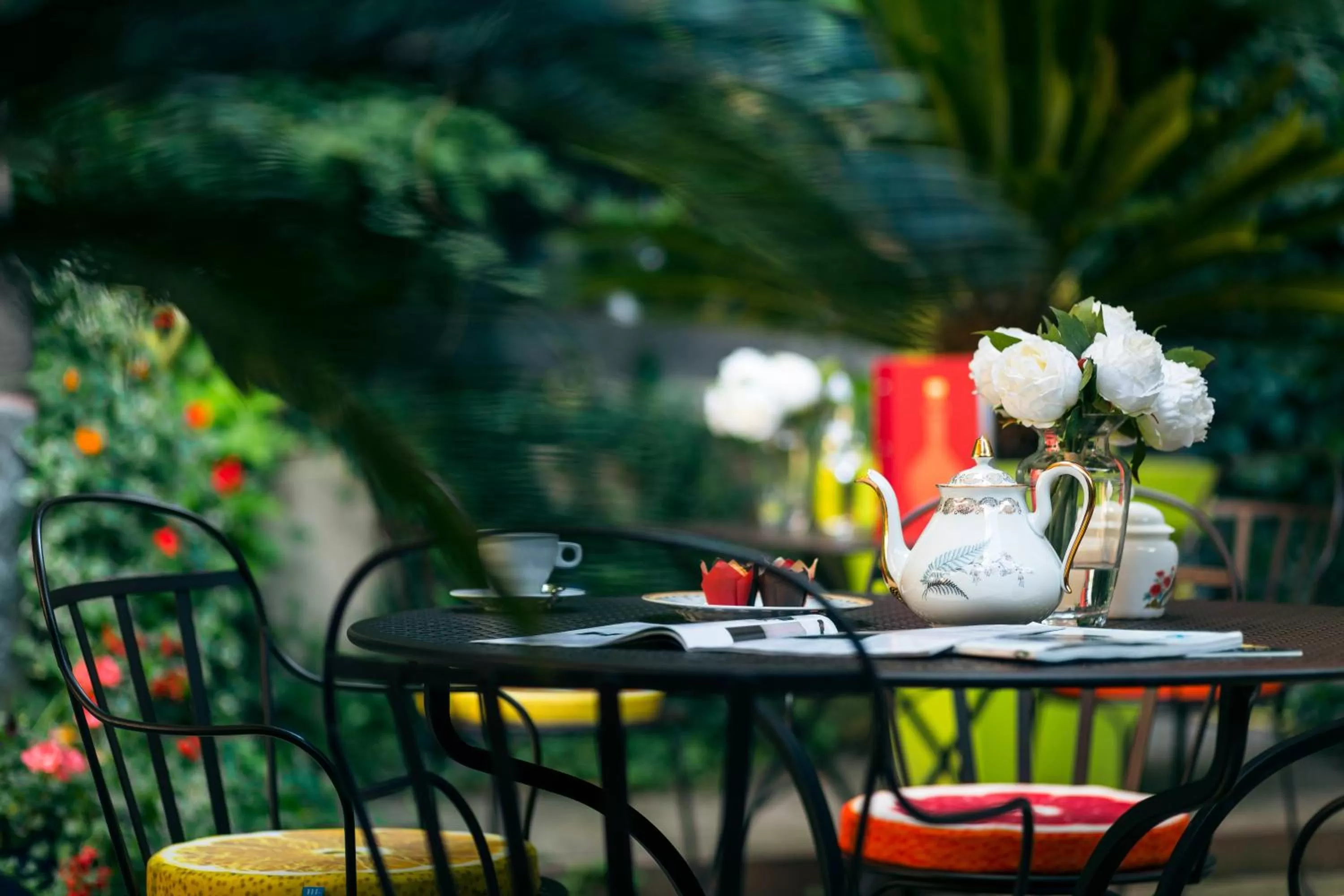 Patio in Hôtel des Deux Clefs