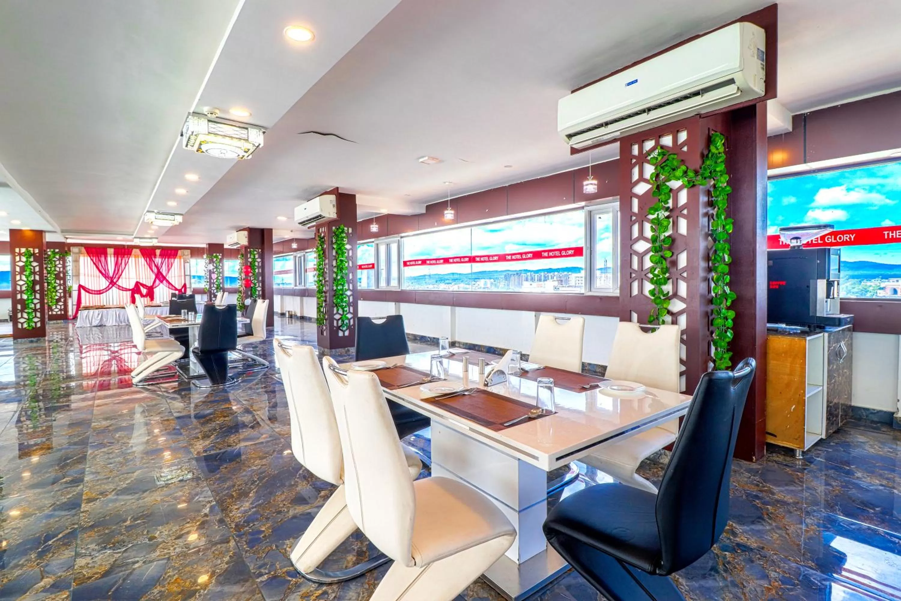 Restaurant/places to eat in The Glory Hotel
