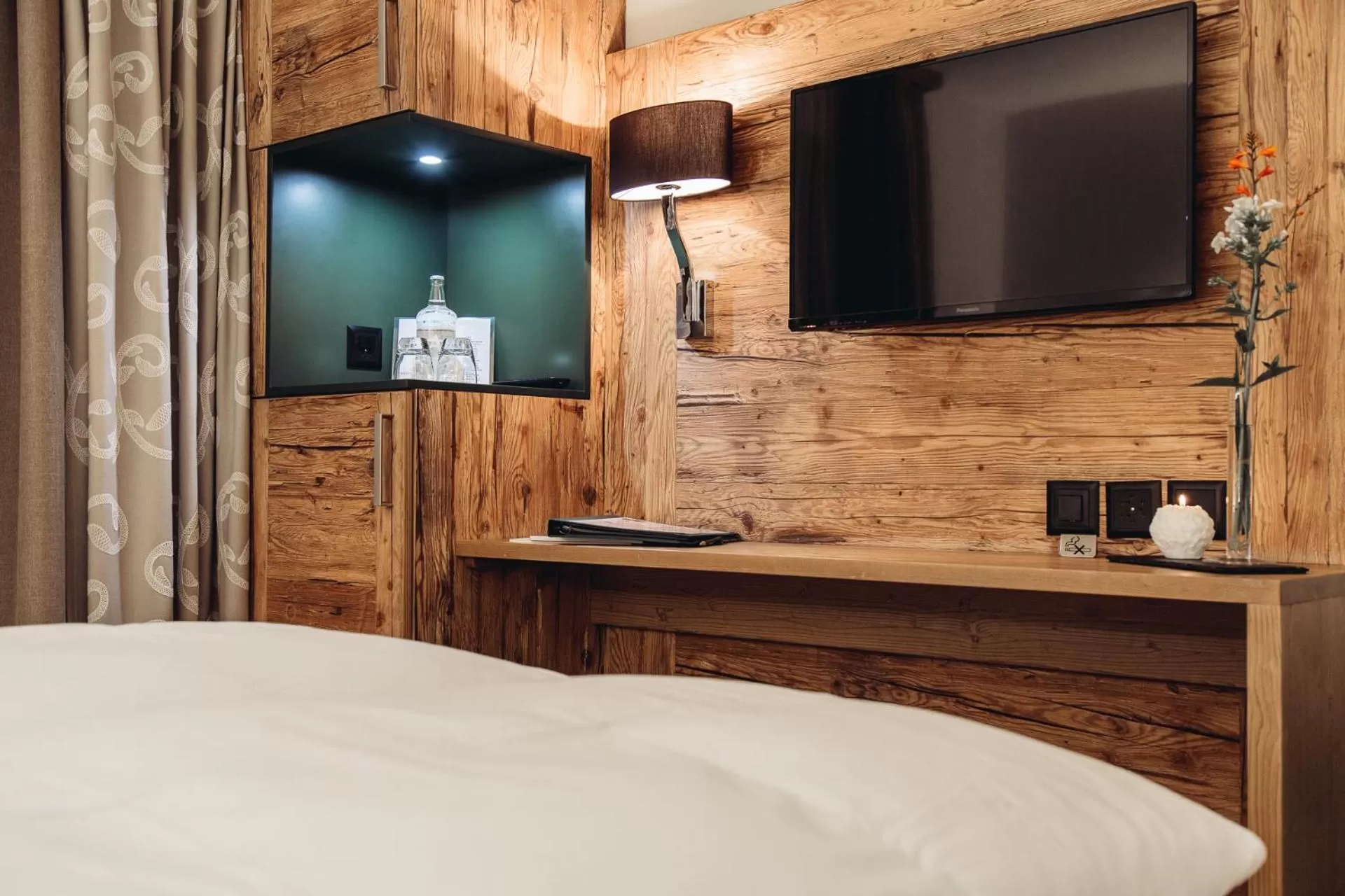 TV and multimedia, Bed in Hotel Spescha