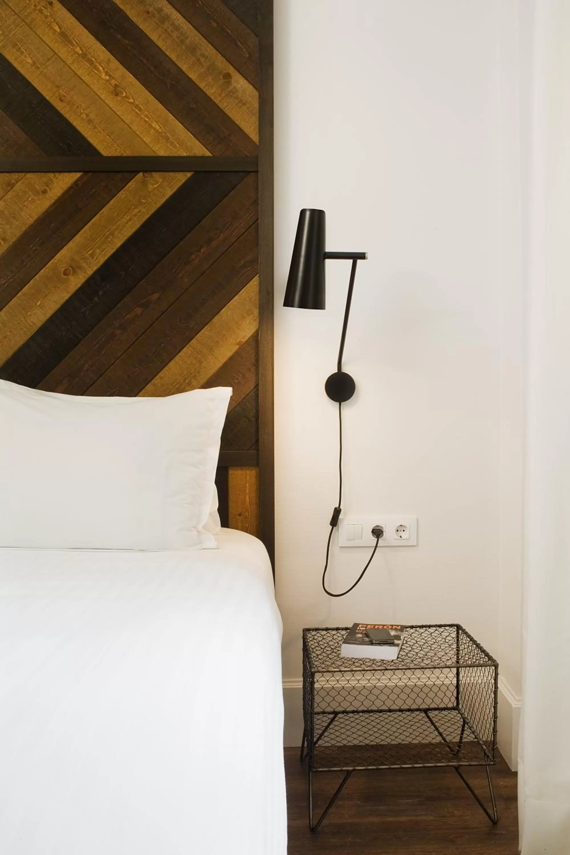 Decorative detail, Bed in Praktik Vinoteca