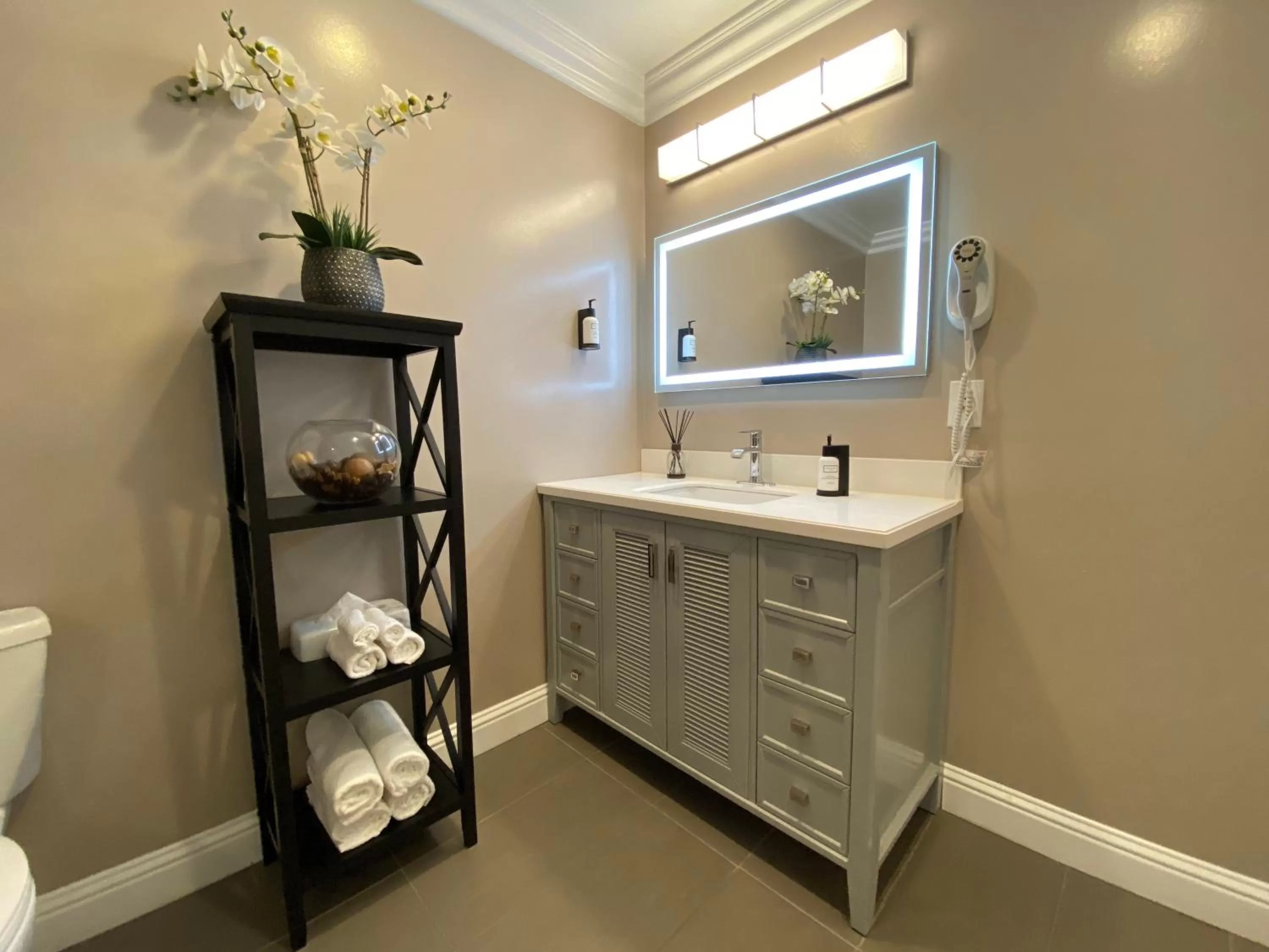 Bathroom in Travelodge by Wyndham Santa Maria