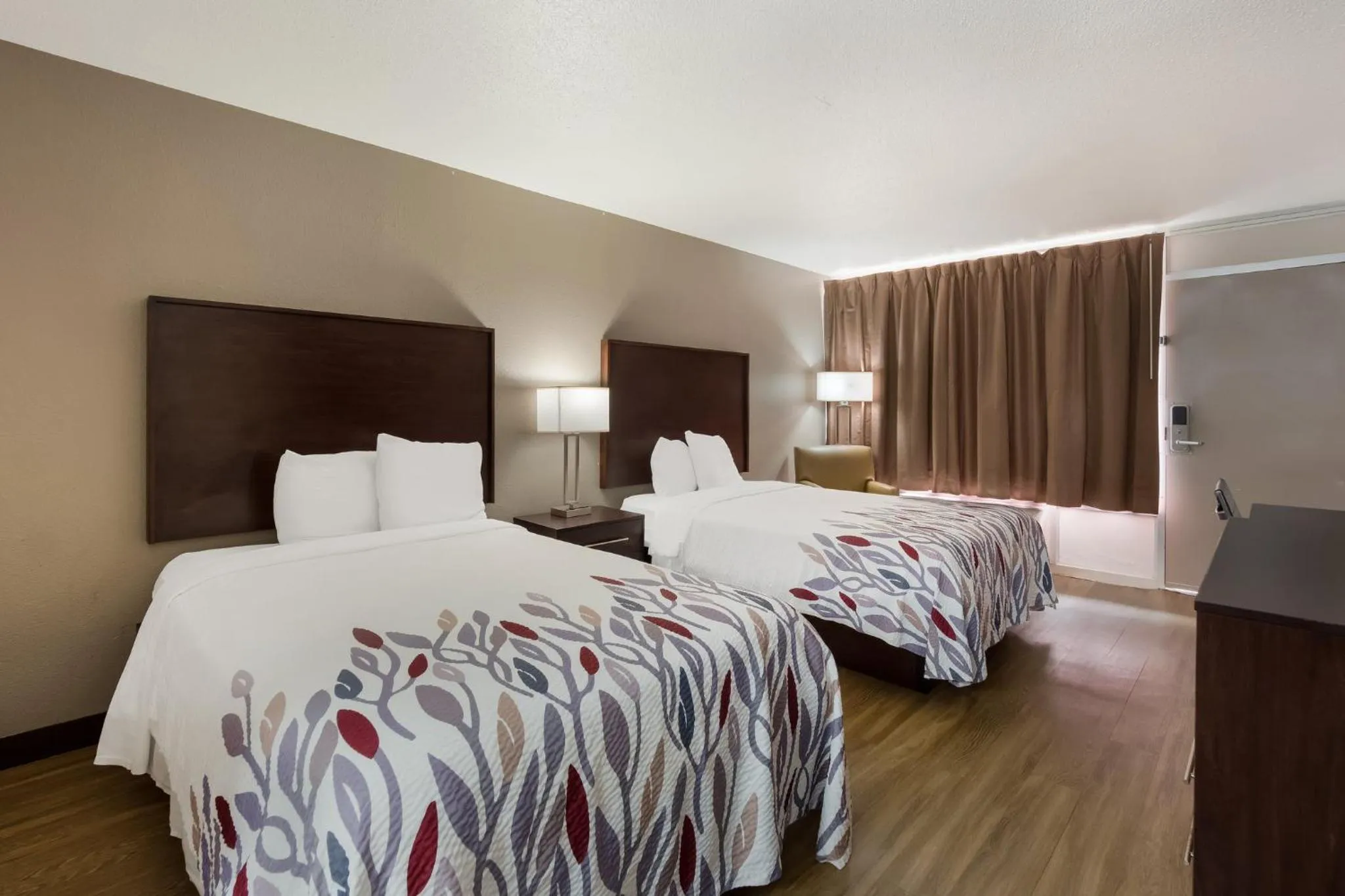 Photo of the whole room, Bed in Red Roof Inn Columbia, SC Airport