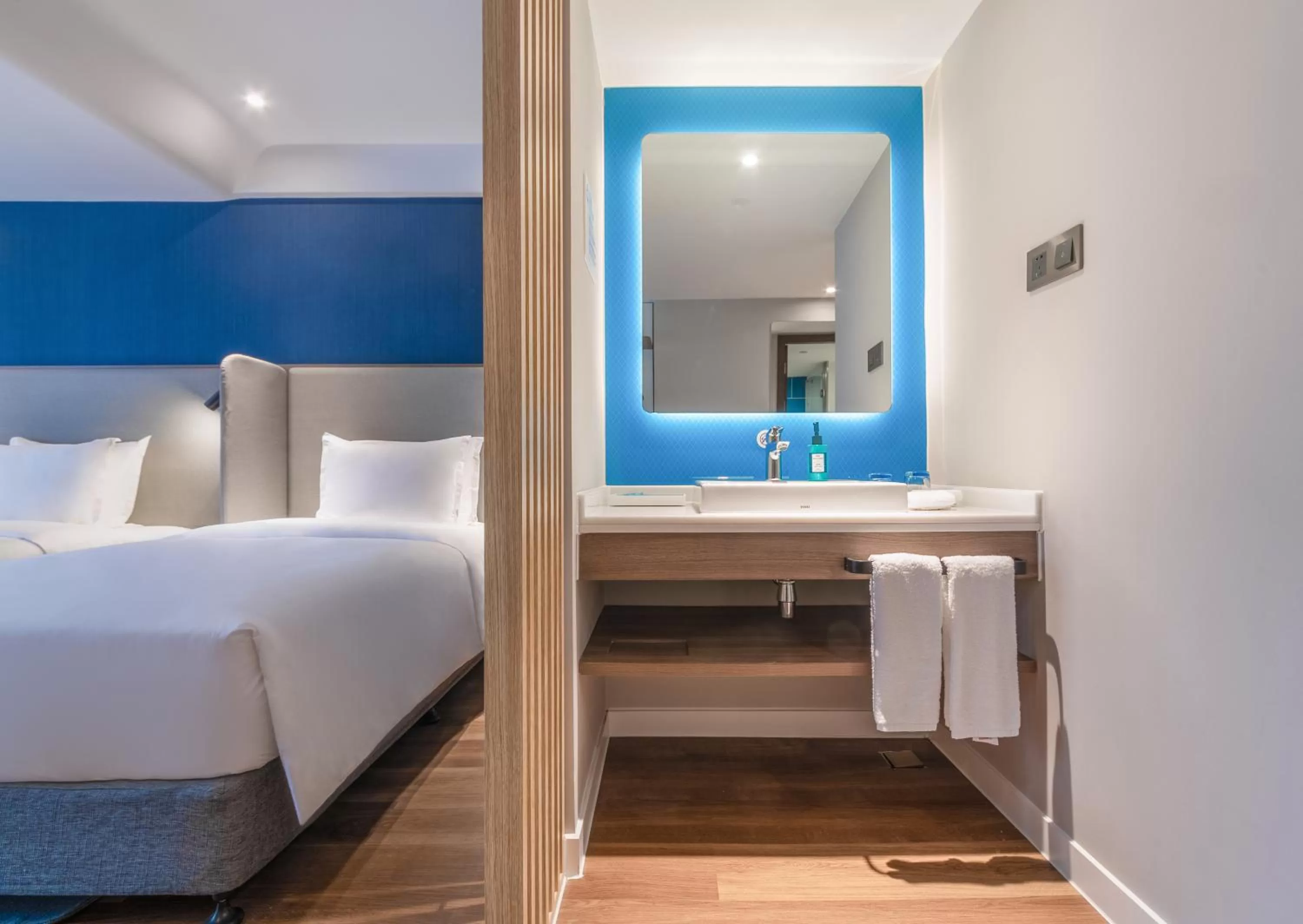 Bed in Holiday Inn Express Ningbo City Center by IHG