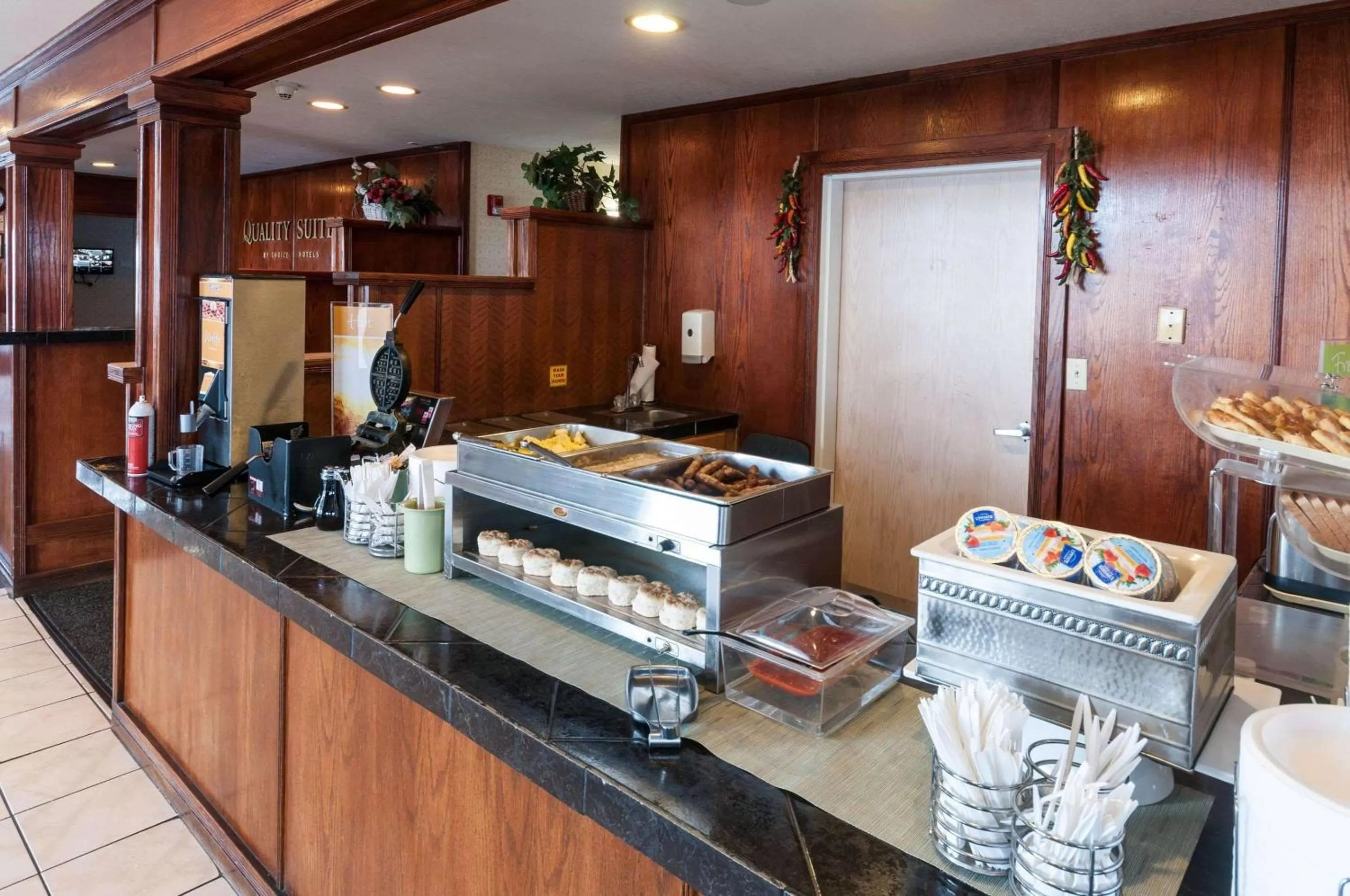 Restaurant/Places to Eat in Quality Suites Albuquerque Airport