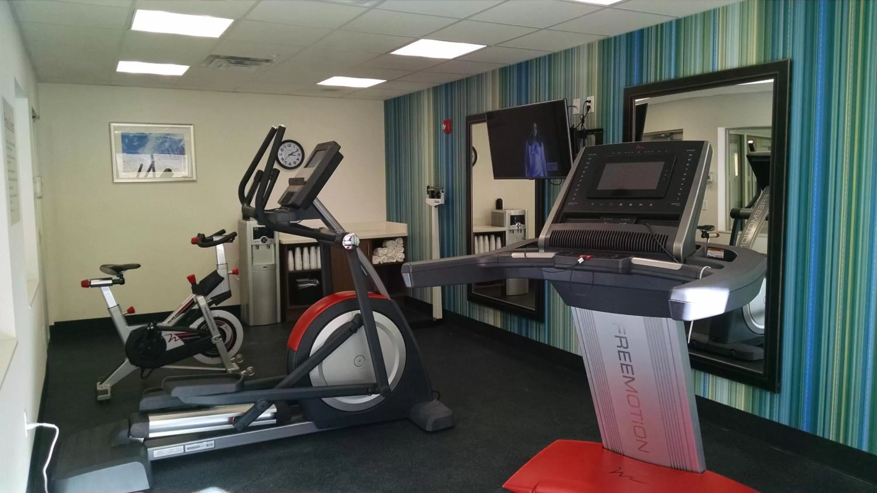 Fitness centre/facilities in Holiday Inn Express & Suites Price by IHG