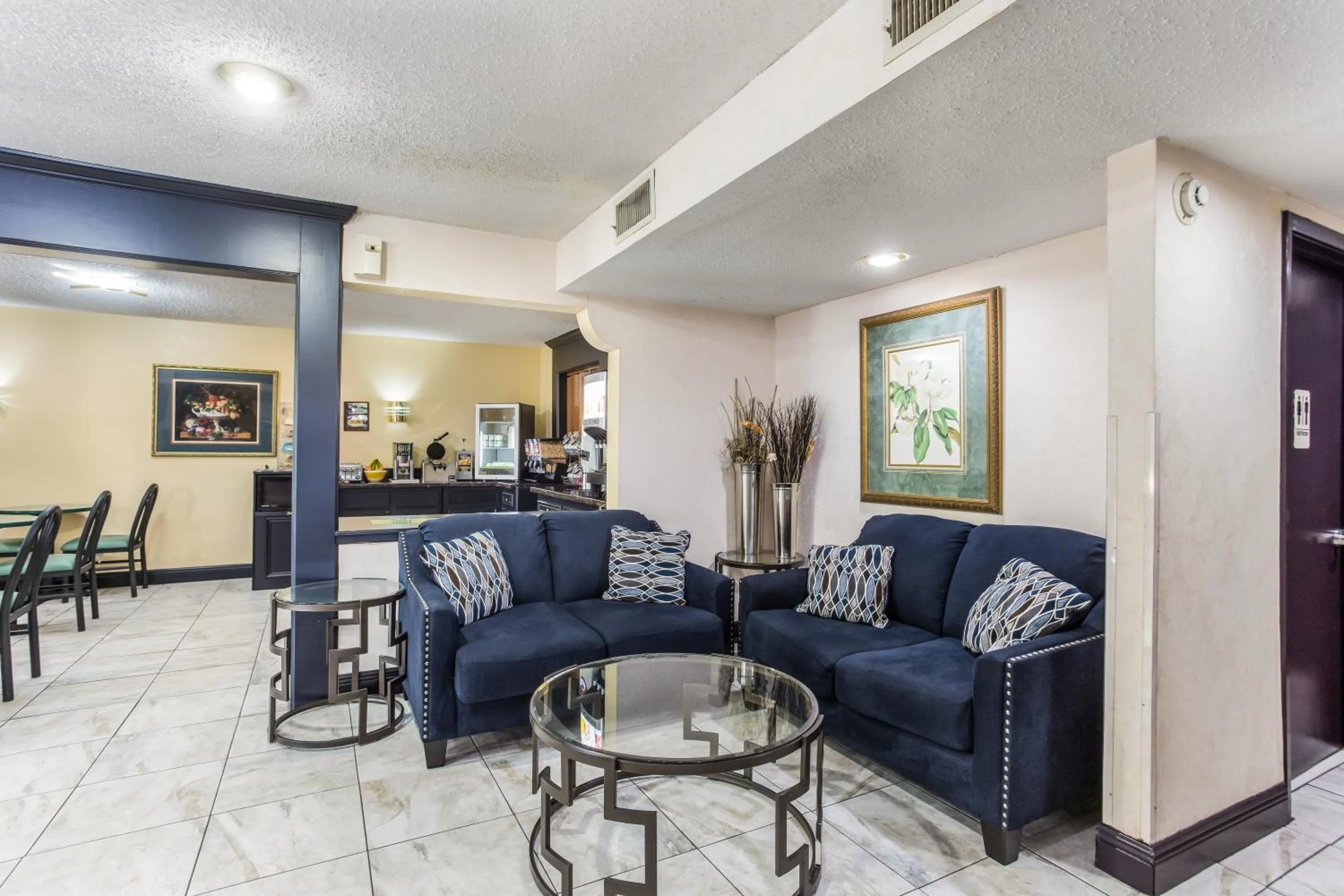 Property building, Seating Area in econo lodge