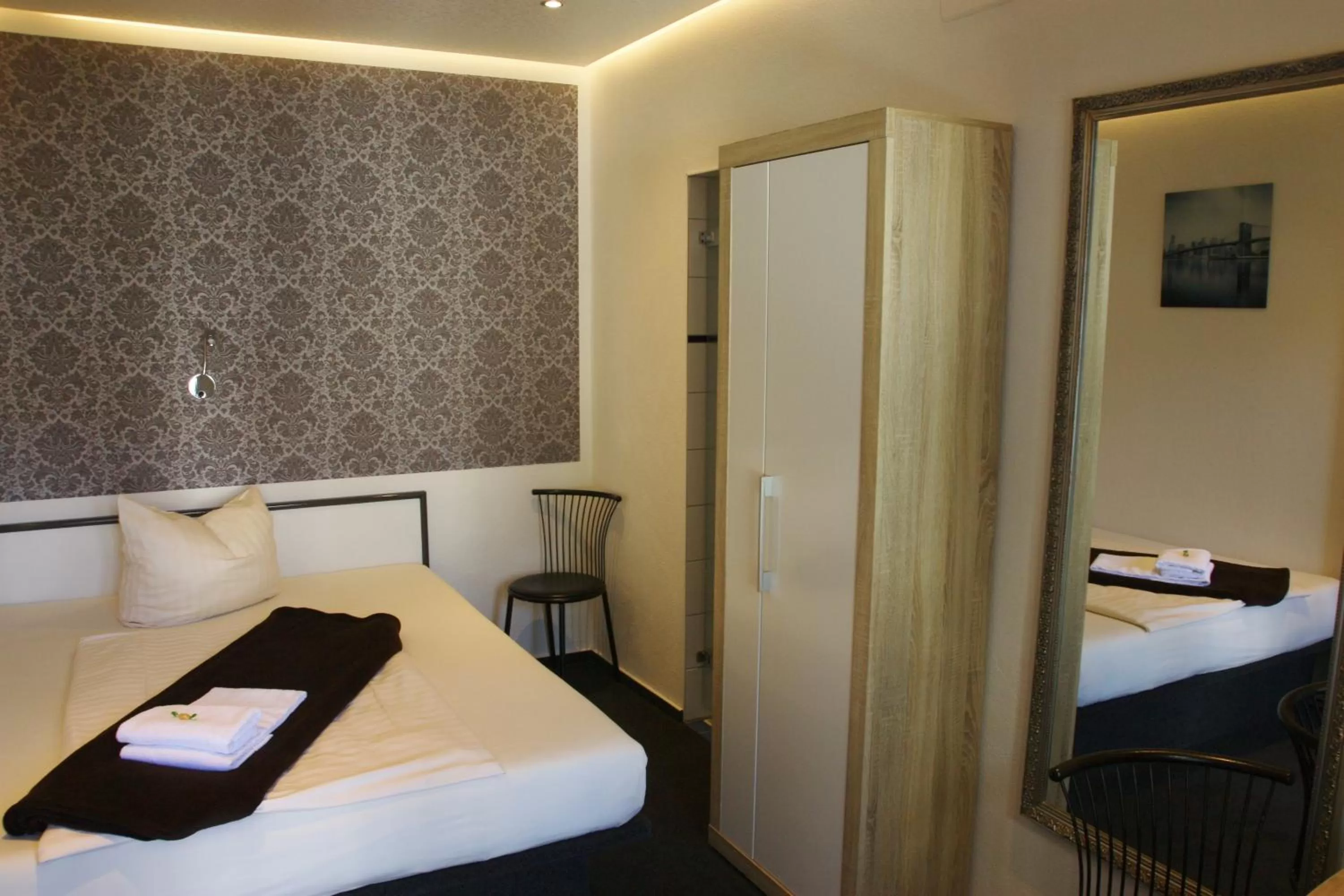 Photo of the whole room, Bed in Hotel am Schloss